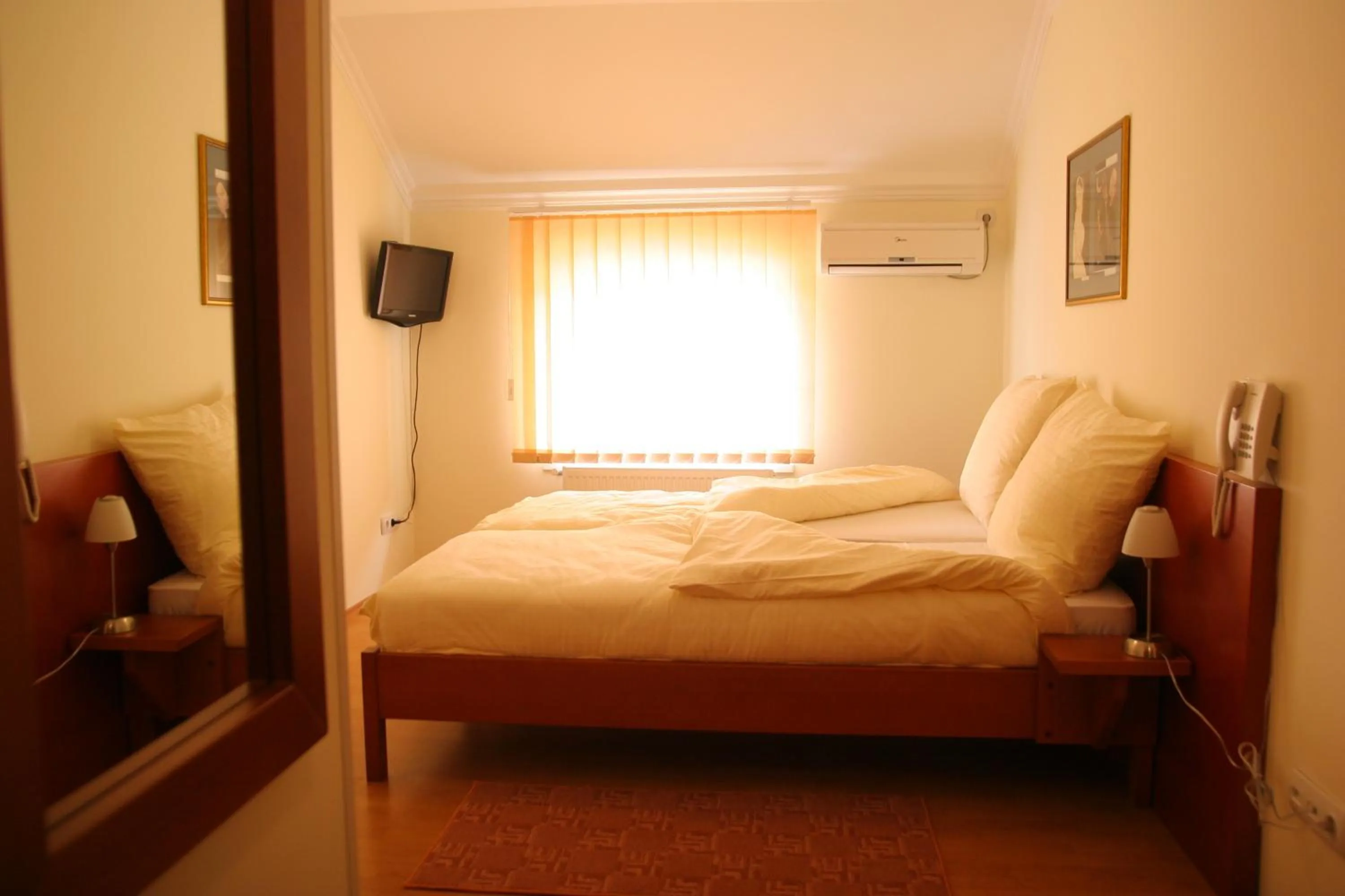 Photo of the whole room, Bed in Konak Požarevac