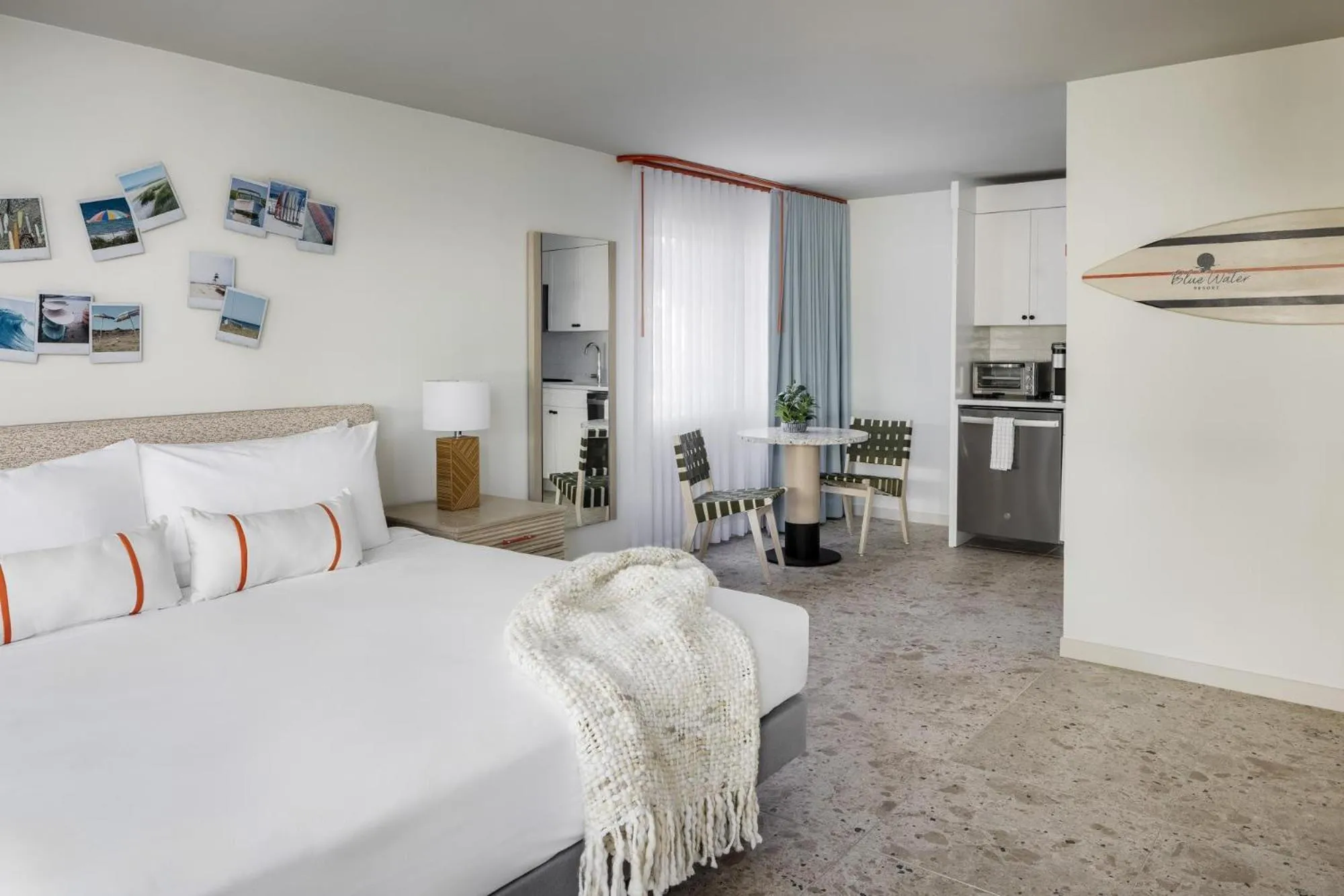 Kitchen or kitchenette, Bed in Blue Water Resort