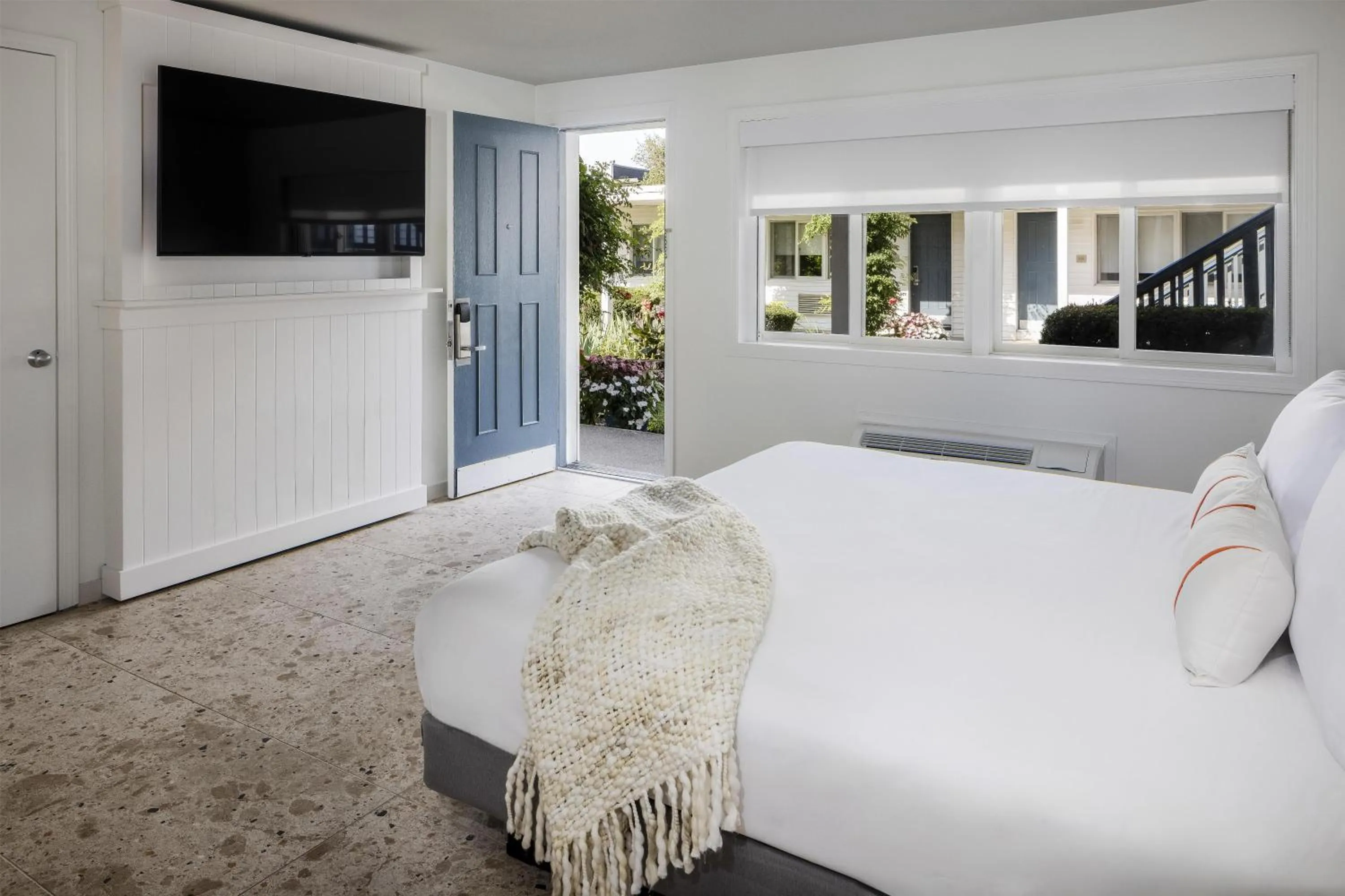 Bedroom, Bed in Blue Water Resort