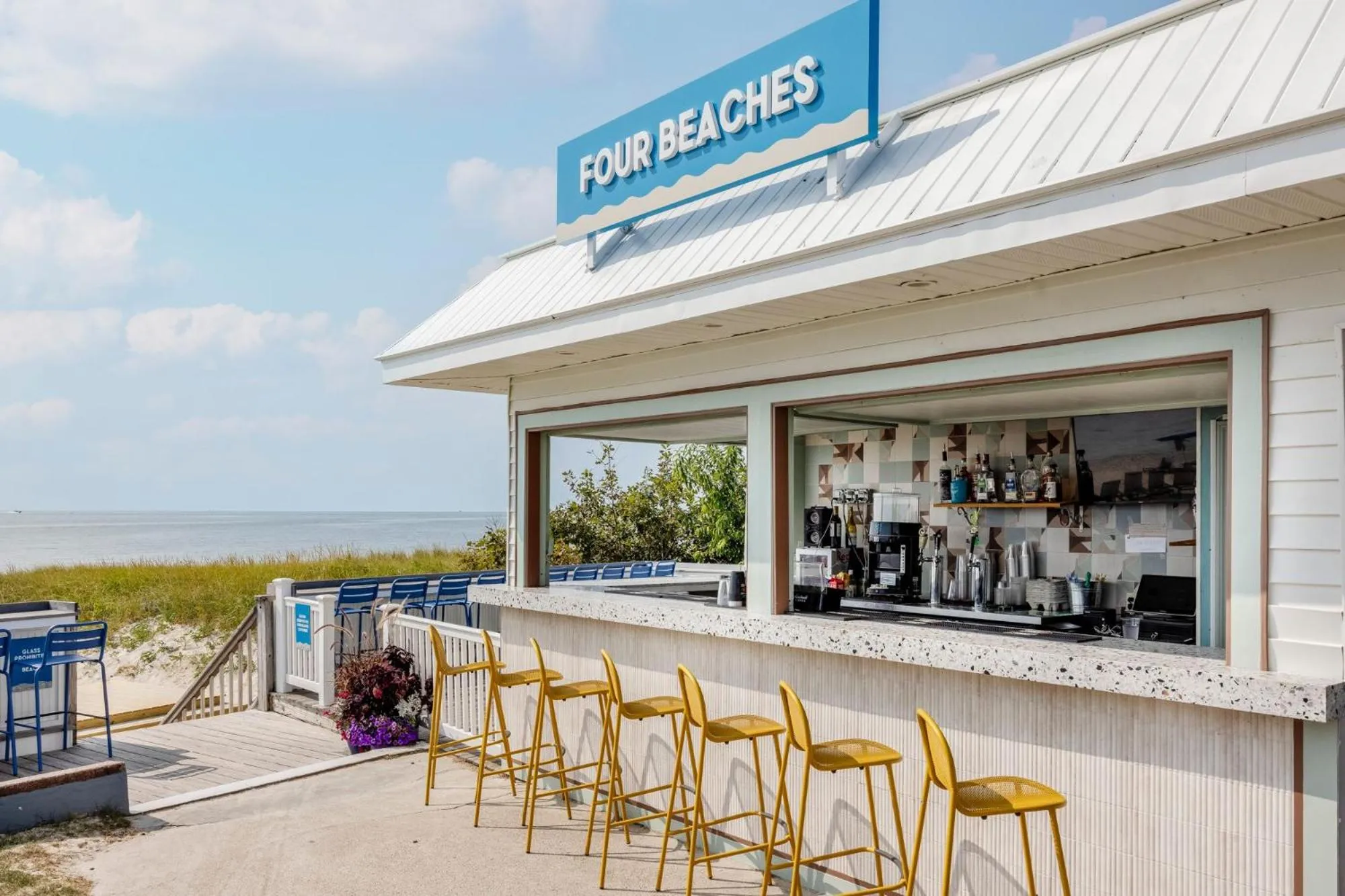 Restaurant/places to eat in Blue Water Resort