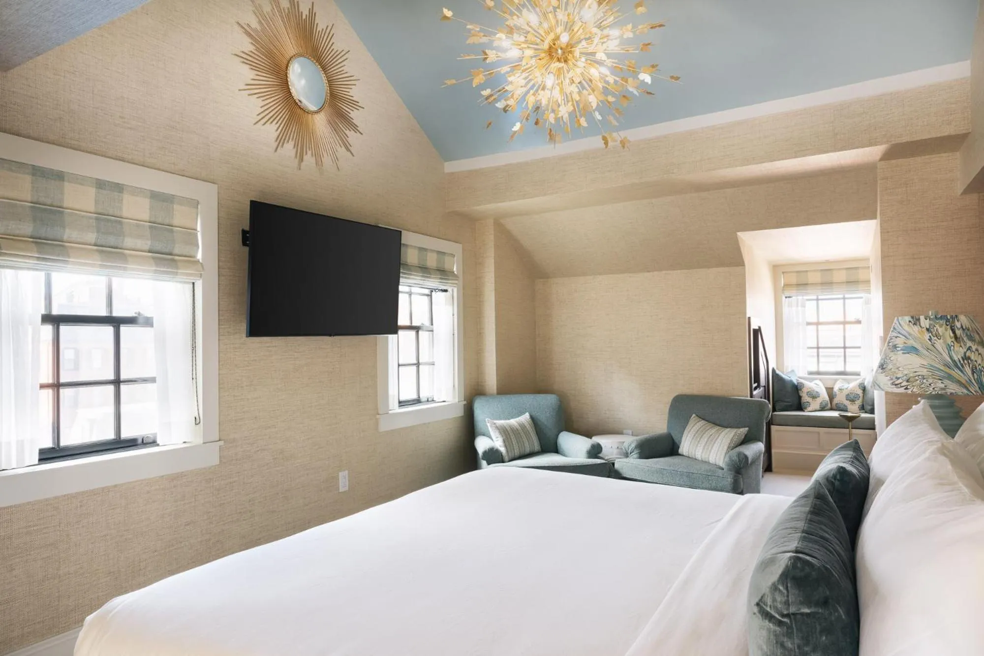 Bedroom, Bed in Beacon Hill Hotel