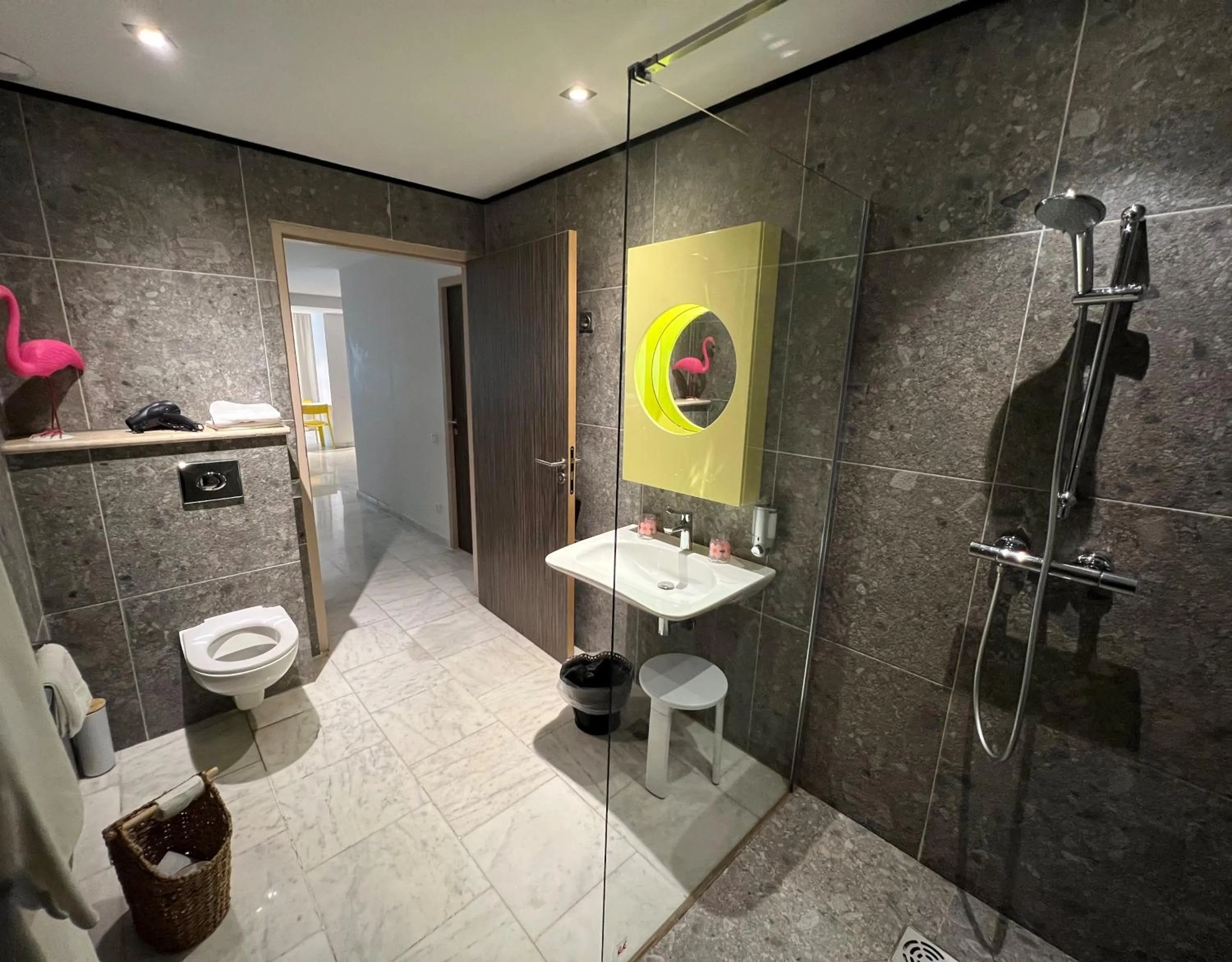 Shower in Appart' Hotel La Girafe Marseille Est - Porte d'Aubagne