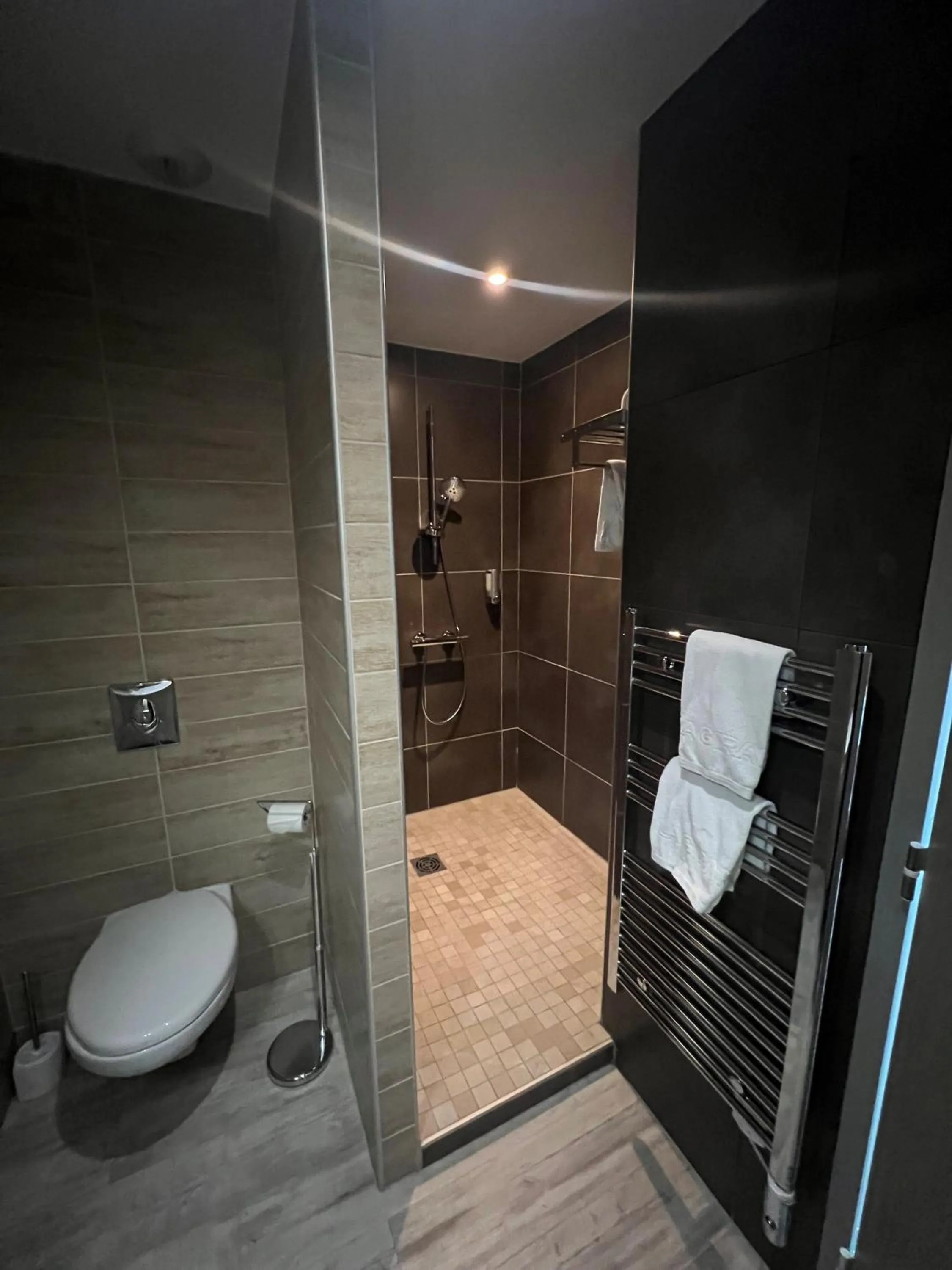 Shower in Appart' Hotel La Girafe Marseille Est - Porte d'Aubagne