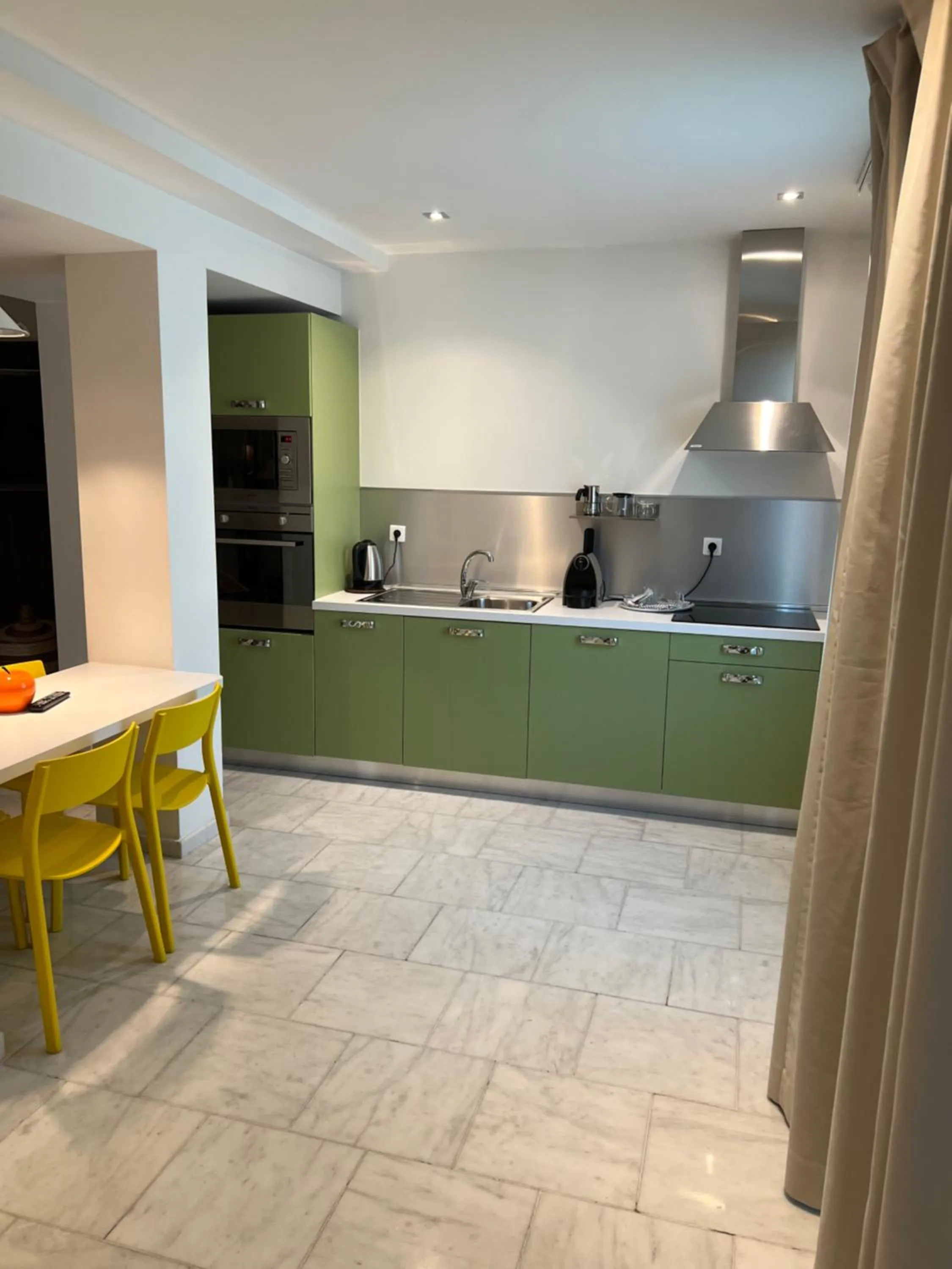 Kitchen or kitchenette in Appart' Hotel La Girafe Marseille Est - Porte d'Aubagne