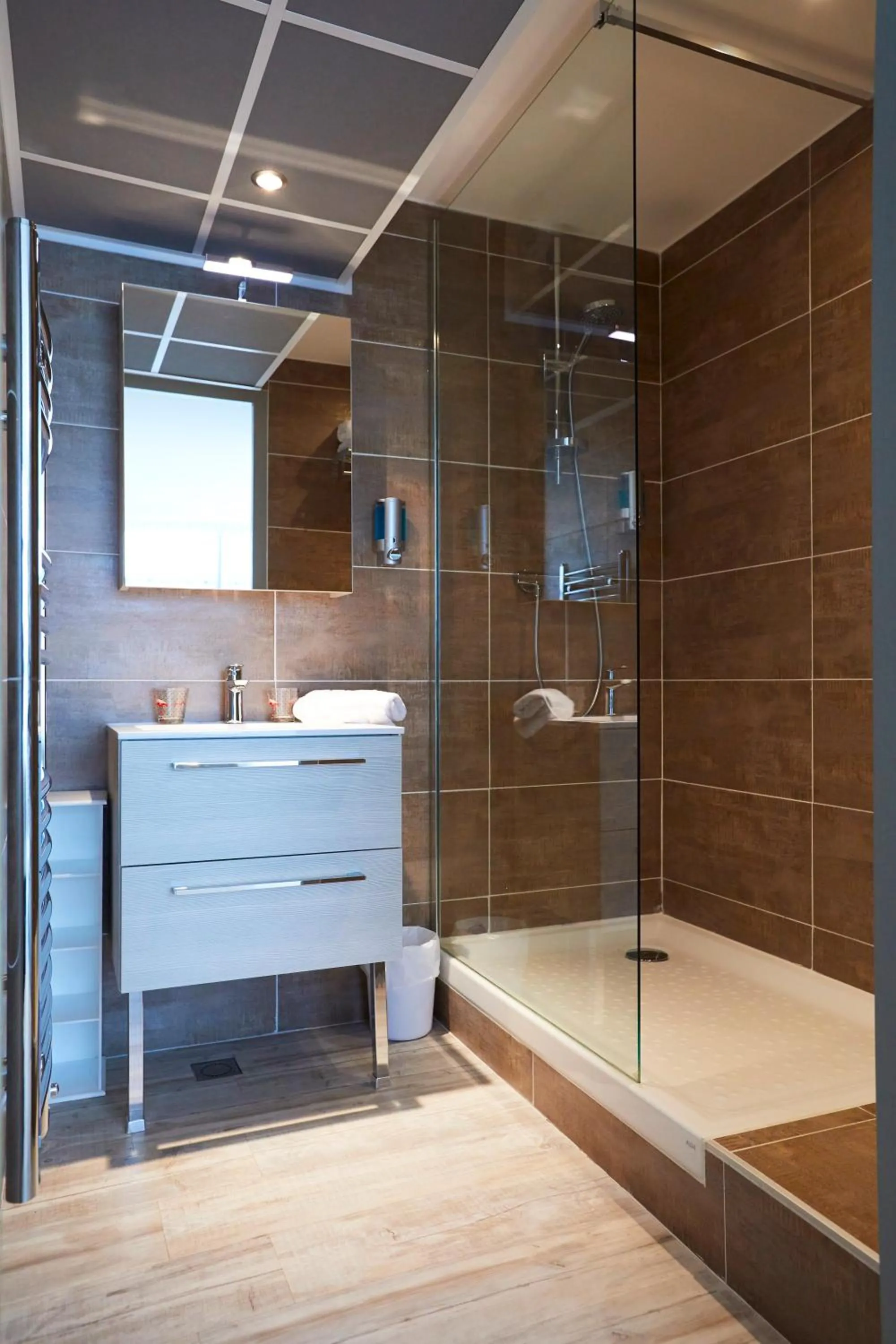 Shower in Appart' Hotel La Girafe Marseille Est - Porte d'Aubagne