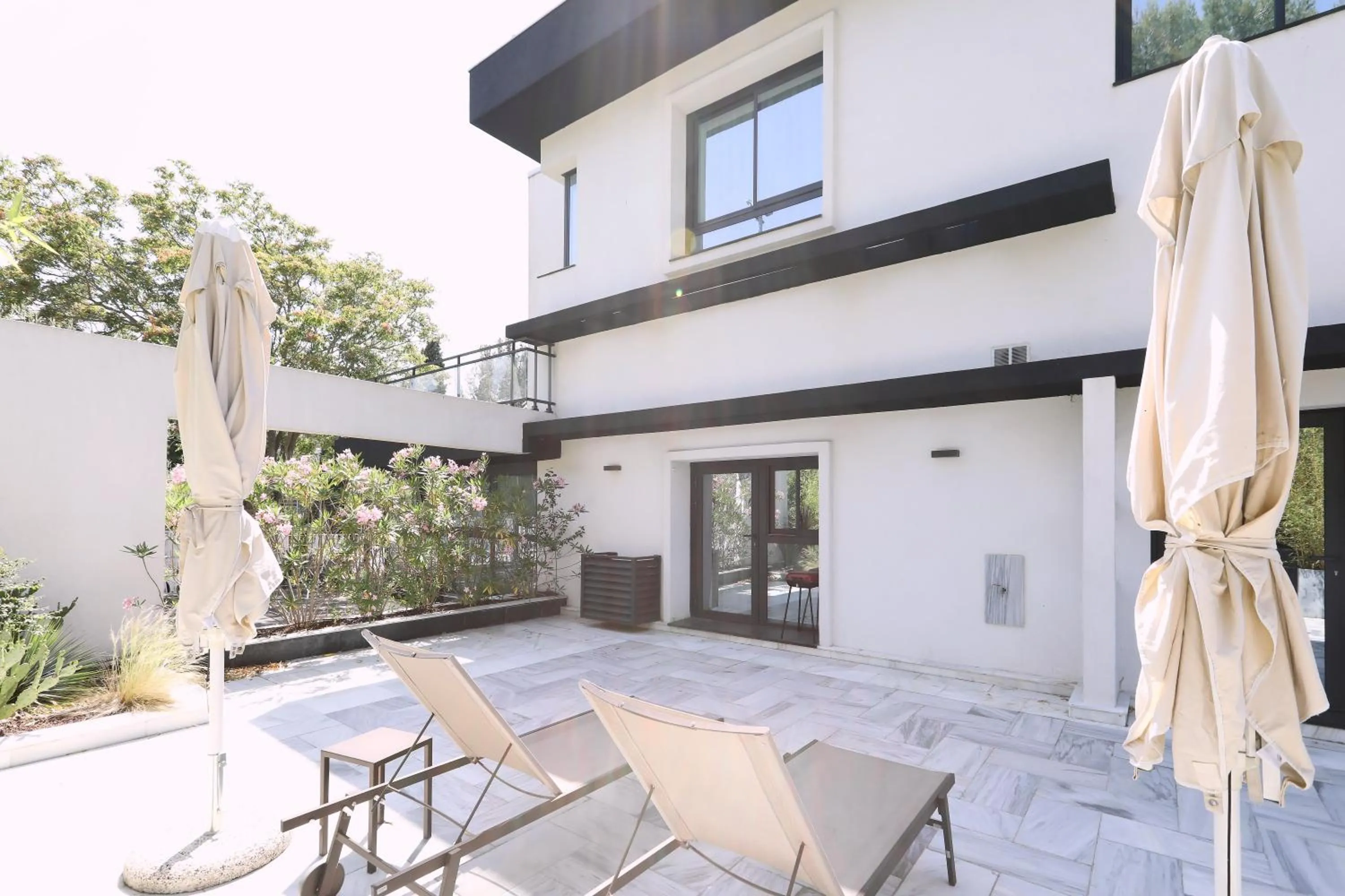 Patio in Appart' Hotel La Girafe Marseille Est - Porte d'Aubagne