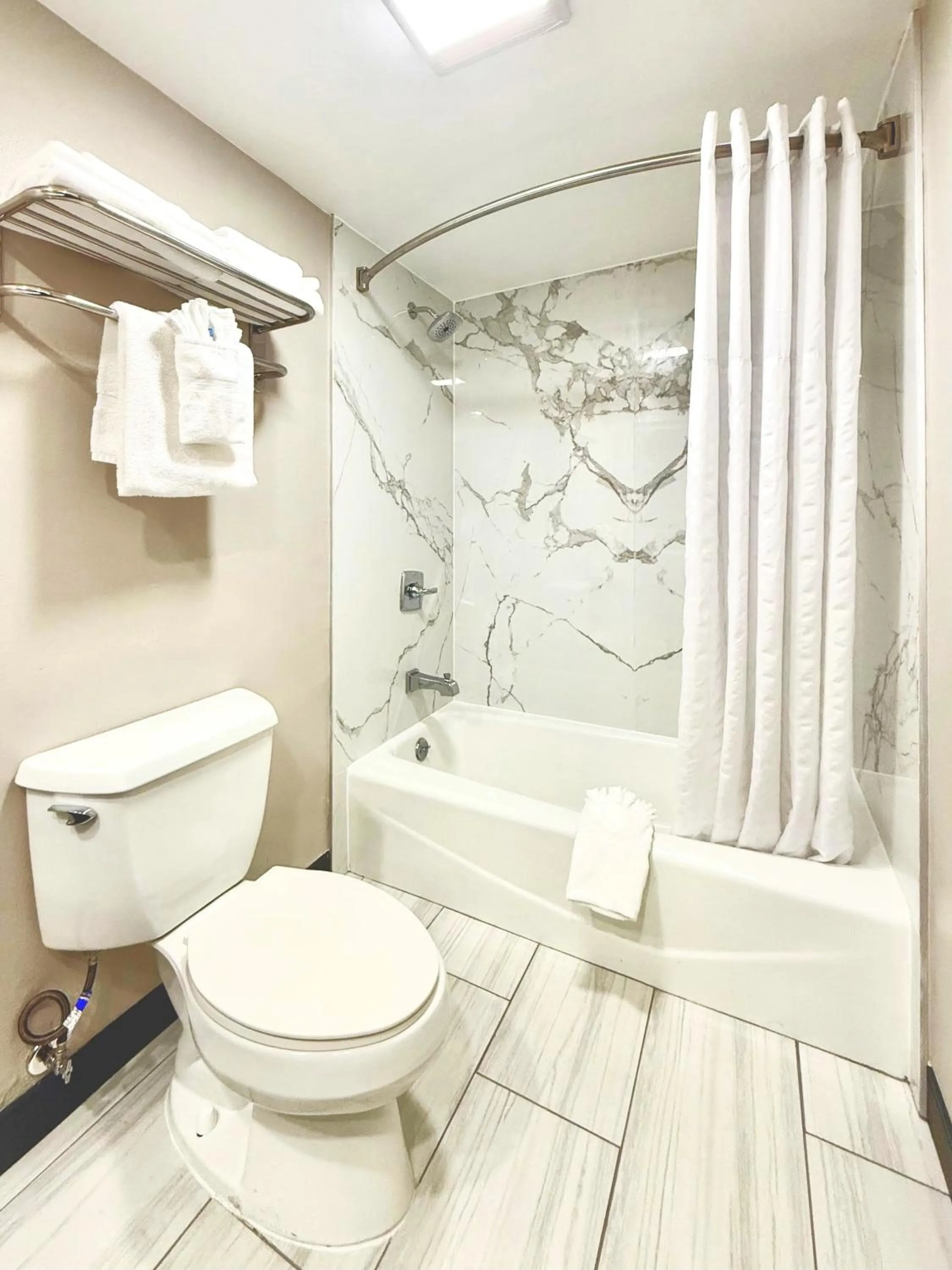 Bathroom in Days Inn by Wyndham Los Angeles LAX/ Redondo&ManhattanBeach