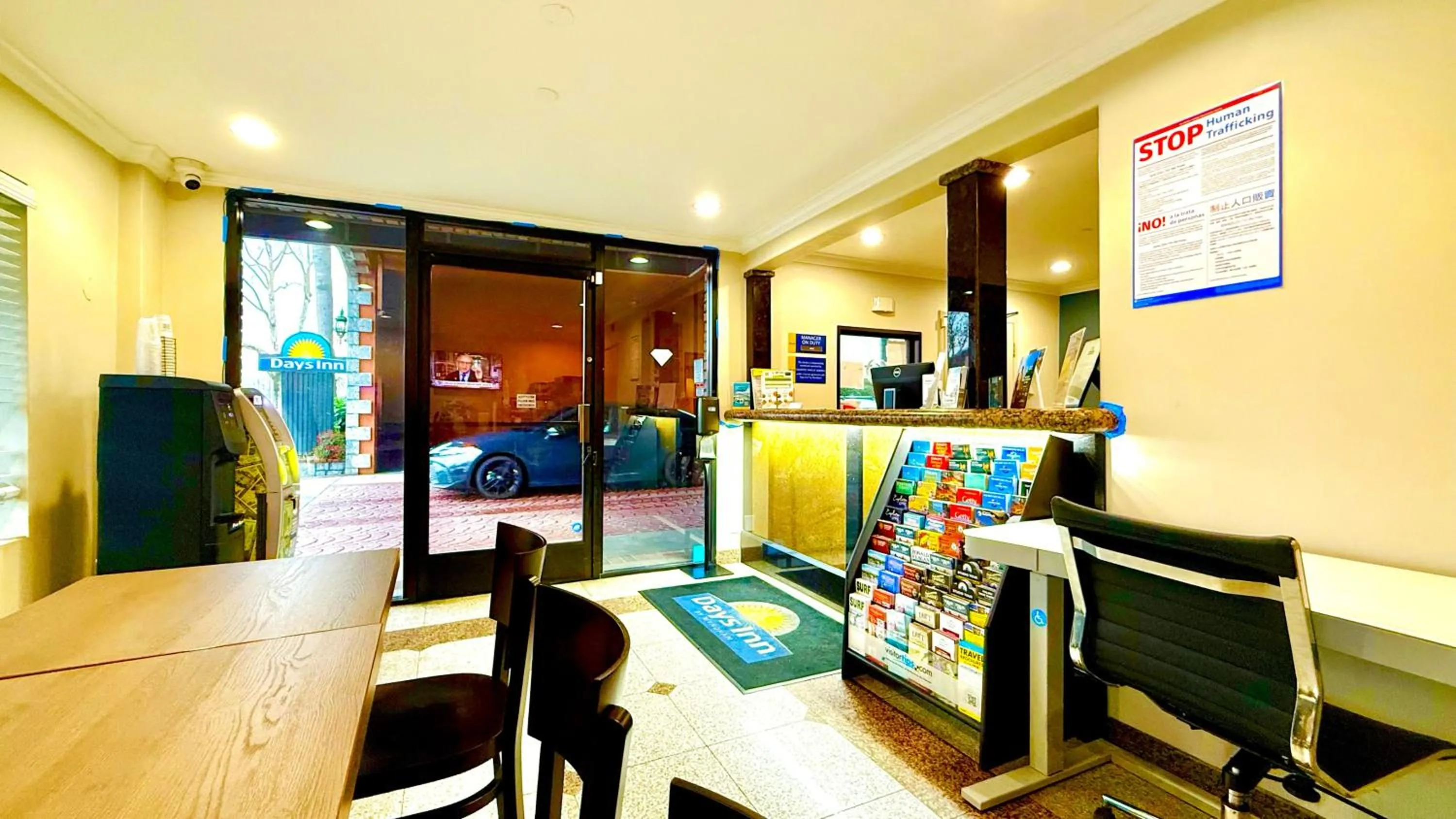 Lobby or reception in Days Inn by Wyndham Los Angeles LAX/ Redondo&ManhattanBeach