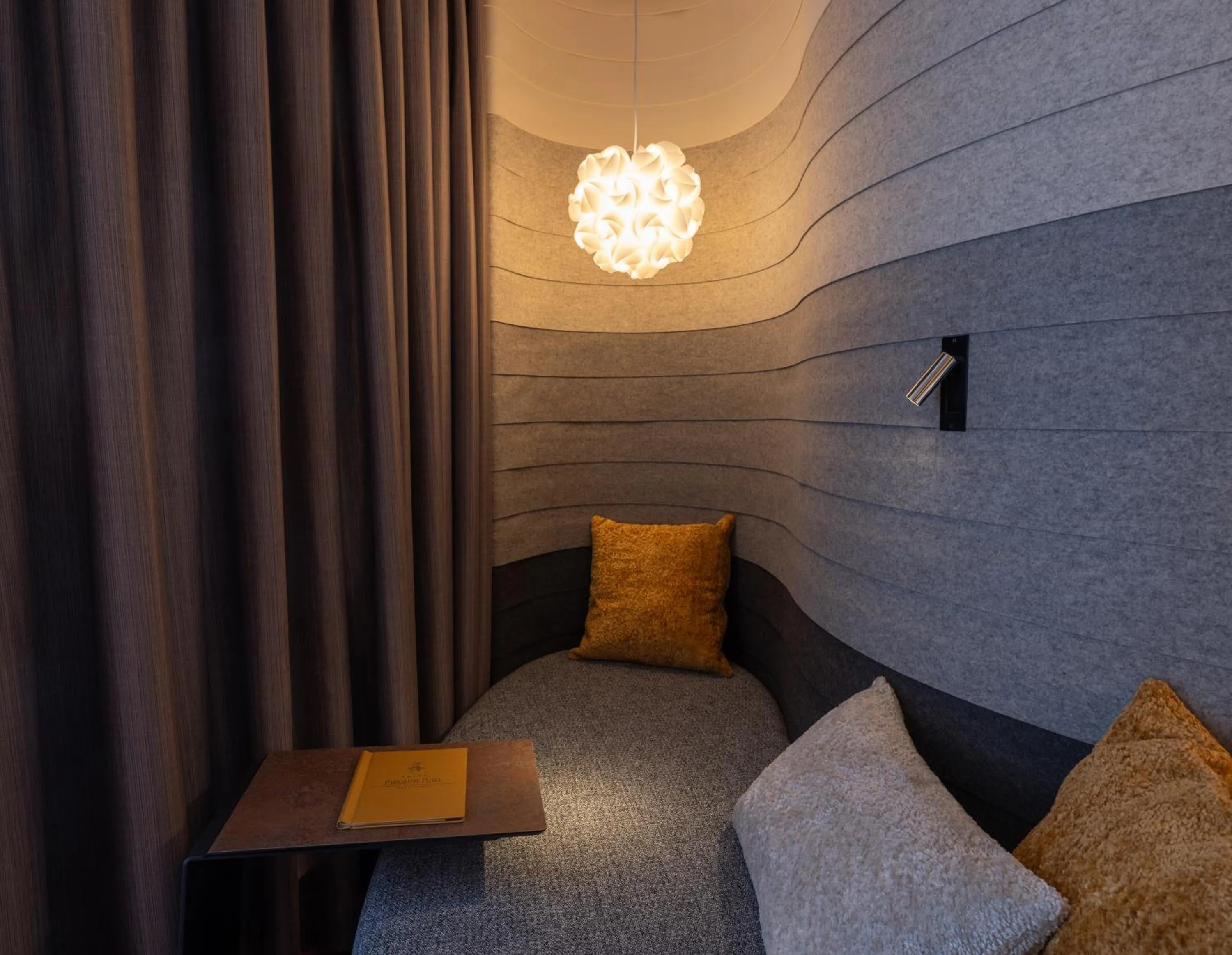 Seating area, Bed in Parkhotel Flora am Schluchsee