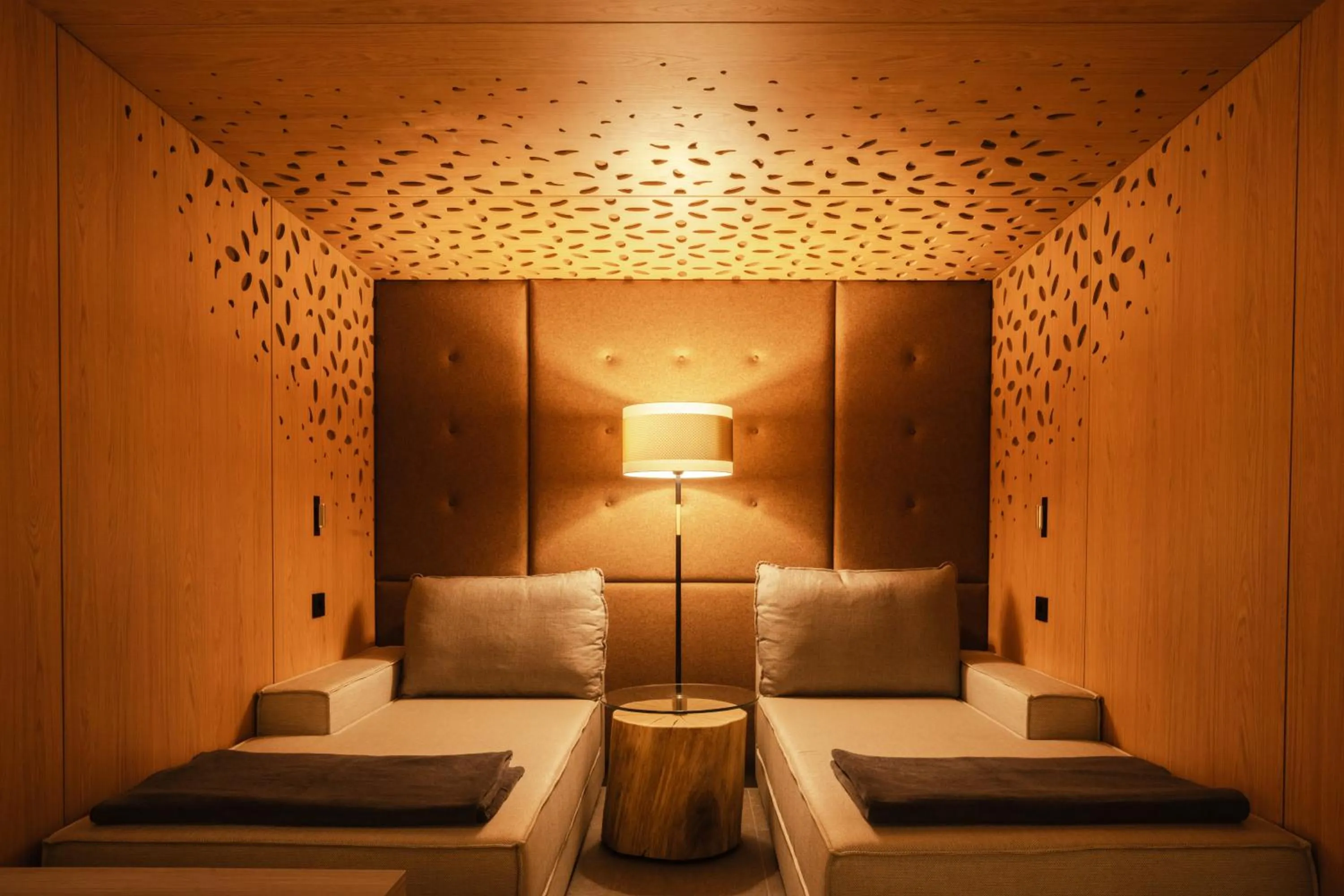 Swimming pool, Bed in Parkhotel Flora am Schluchsee