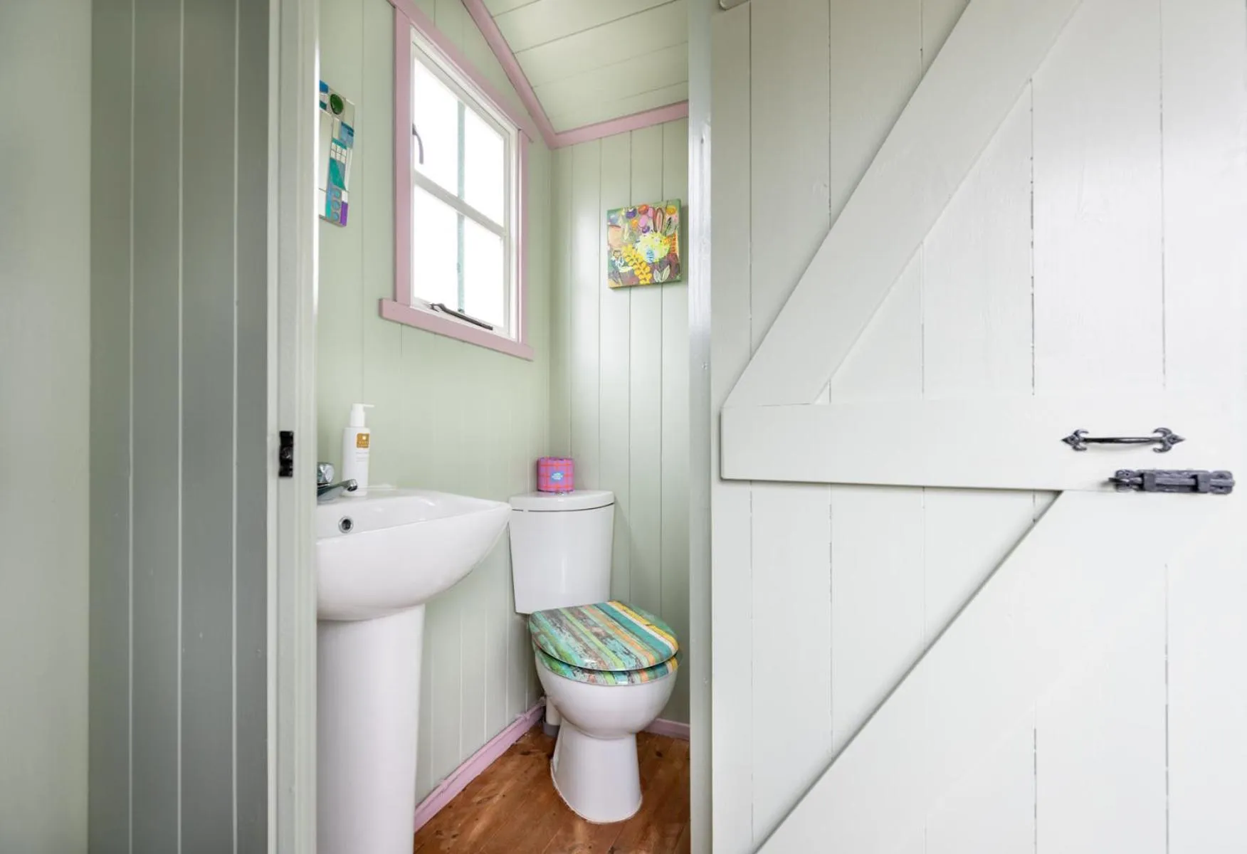 Toilet in The Mount B&B