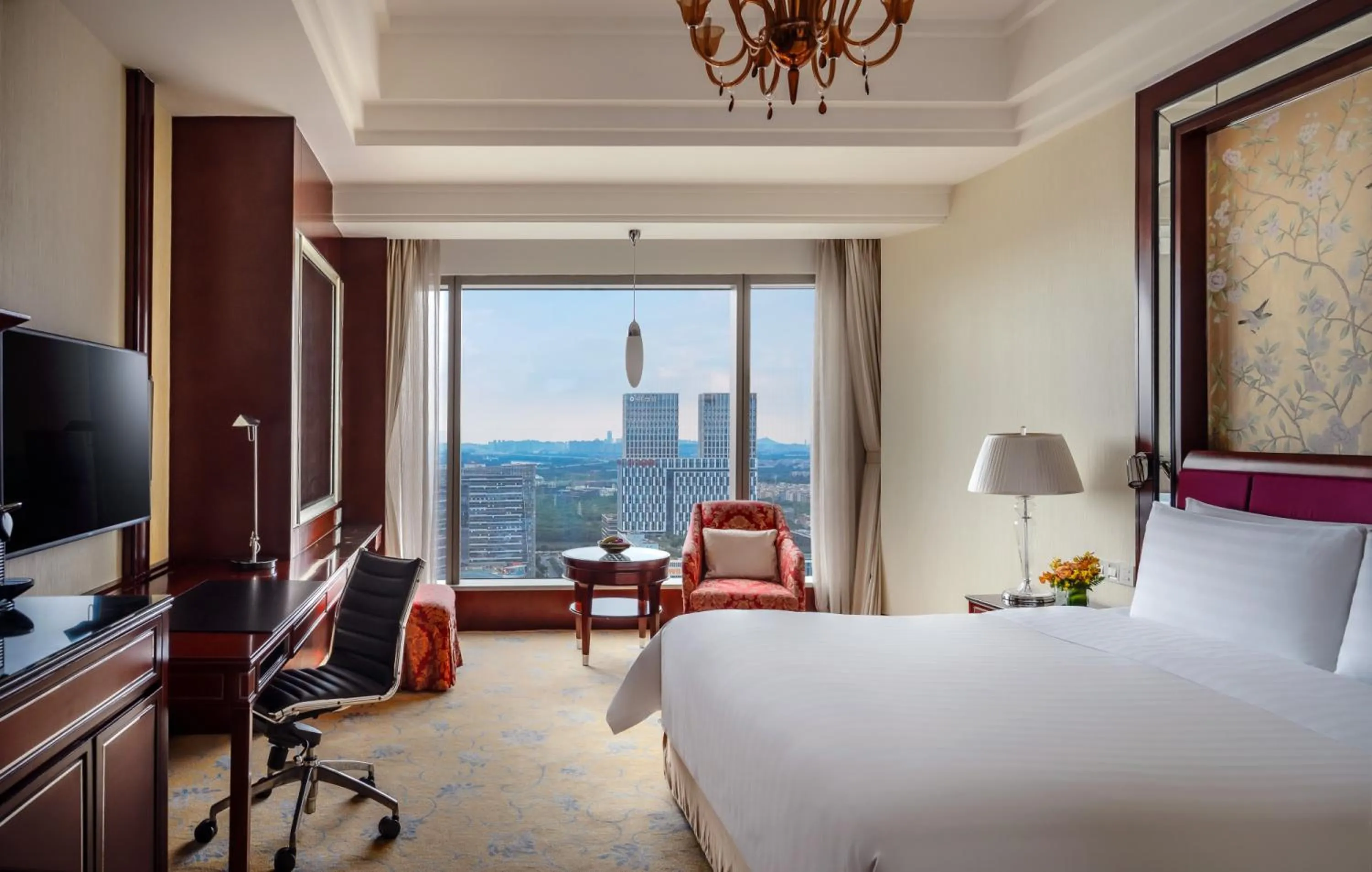 Photo of the whole room, Bed in Shangri-La Guangzhou