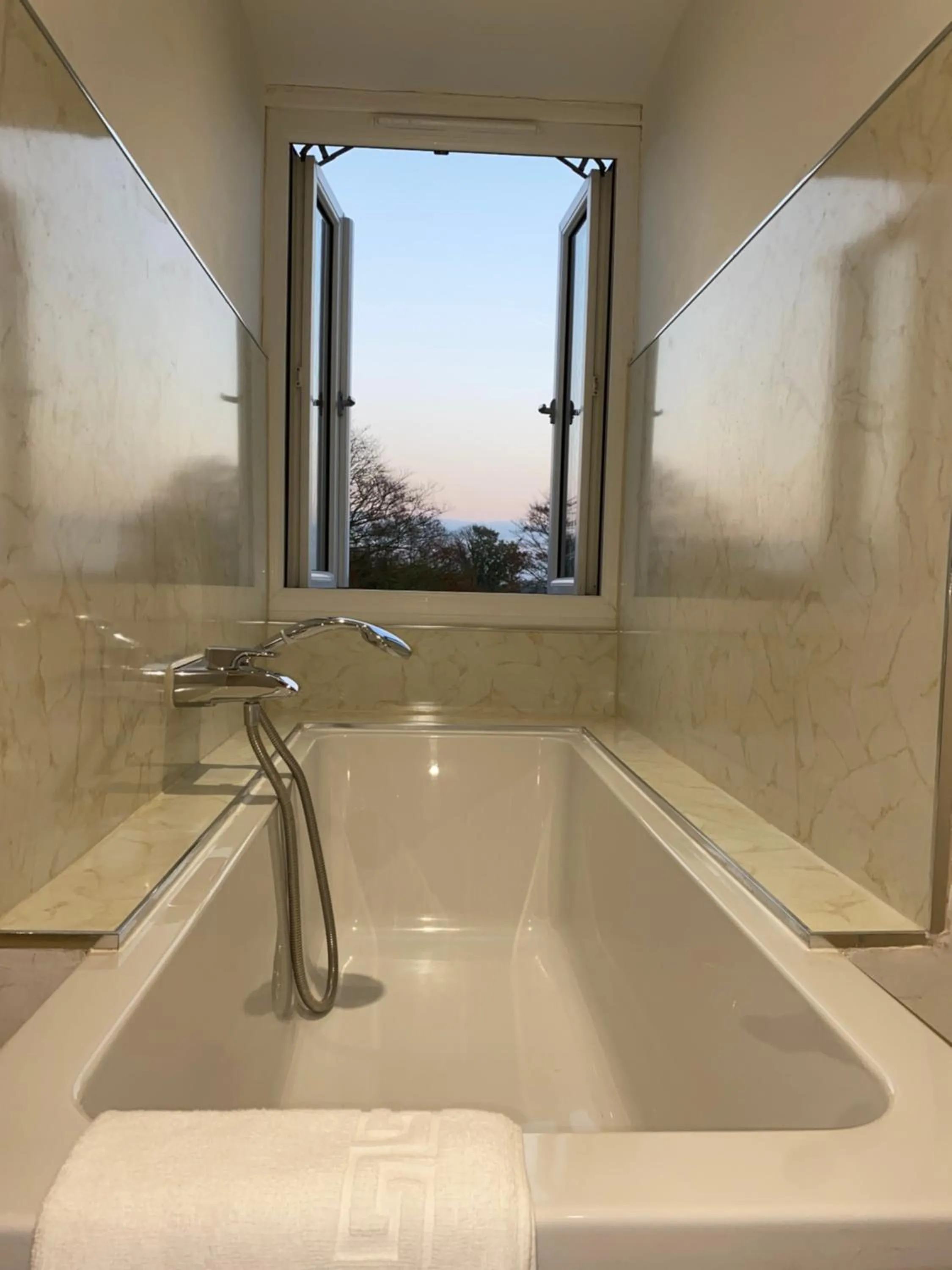 Bath in Woodhouse Farm Lodge