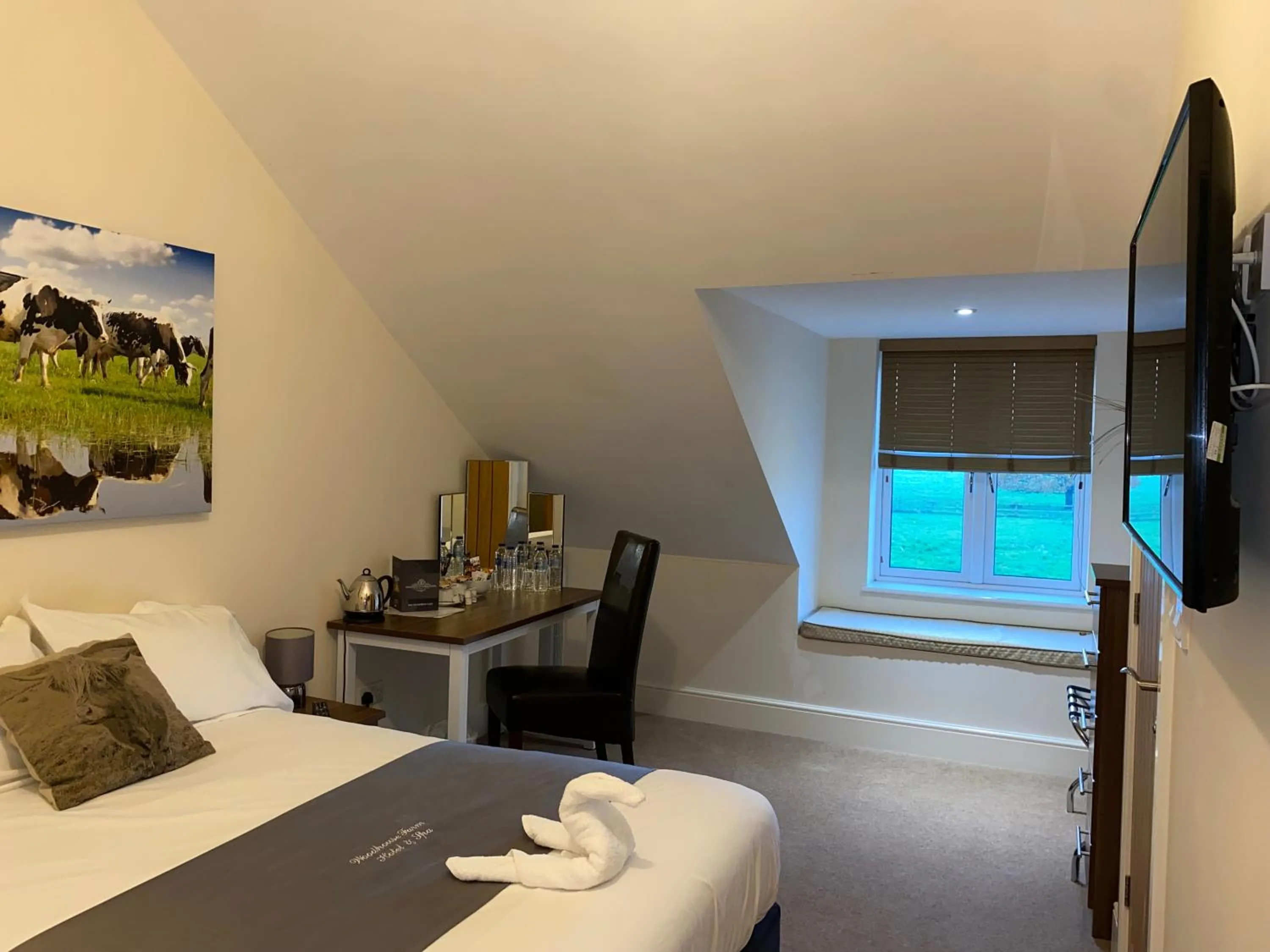 Photo of the whole room, Bed in Woodhouse Farm Lodge