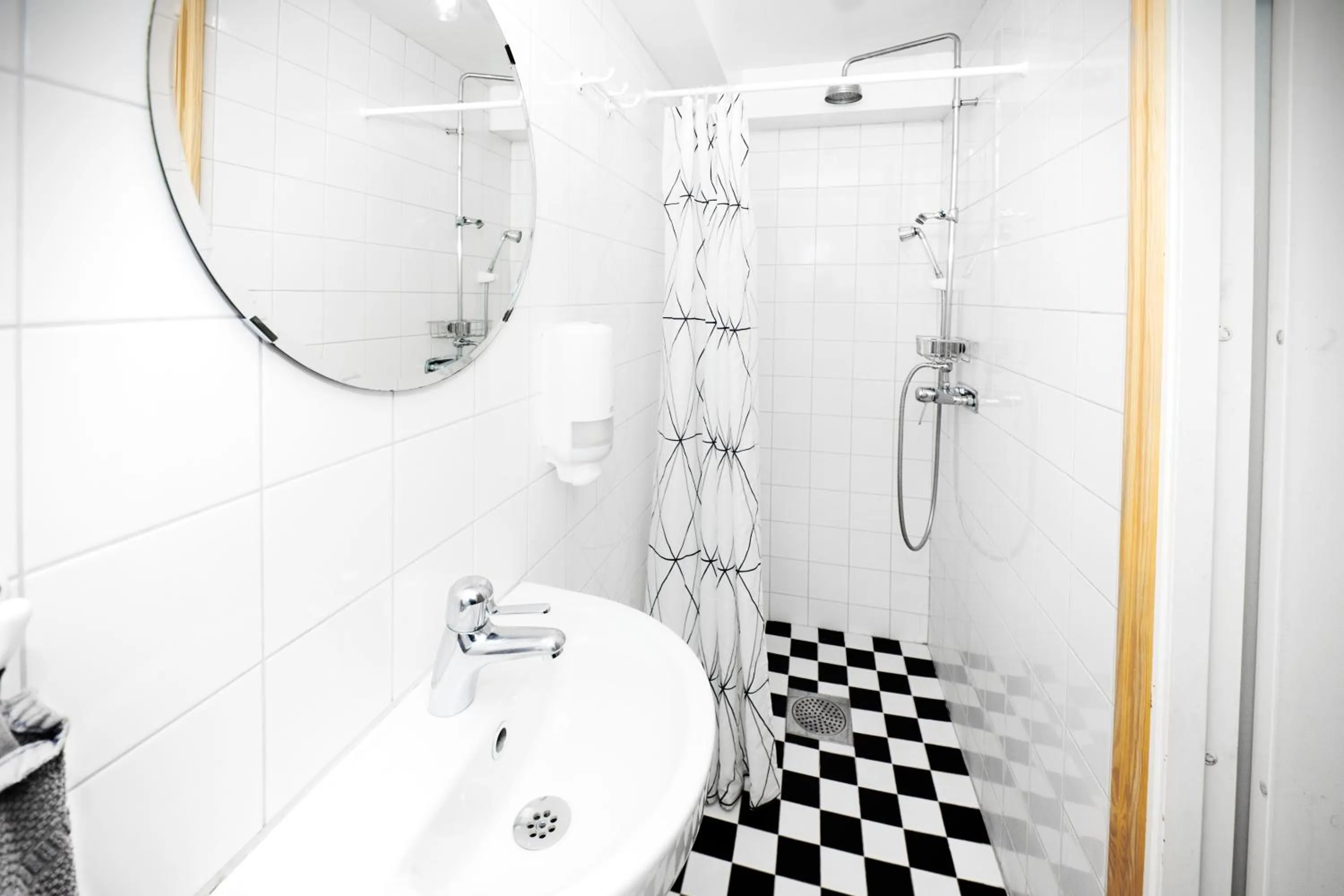 Shower in City Backpackers Hostel