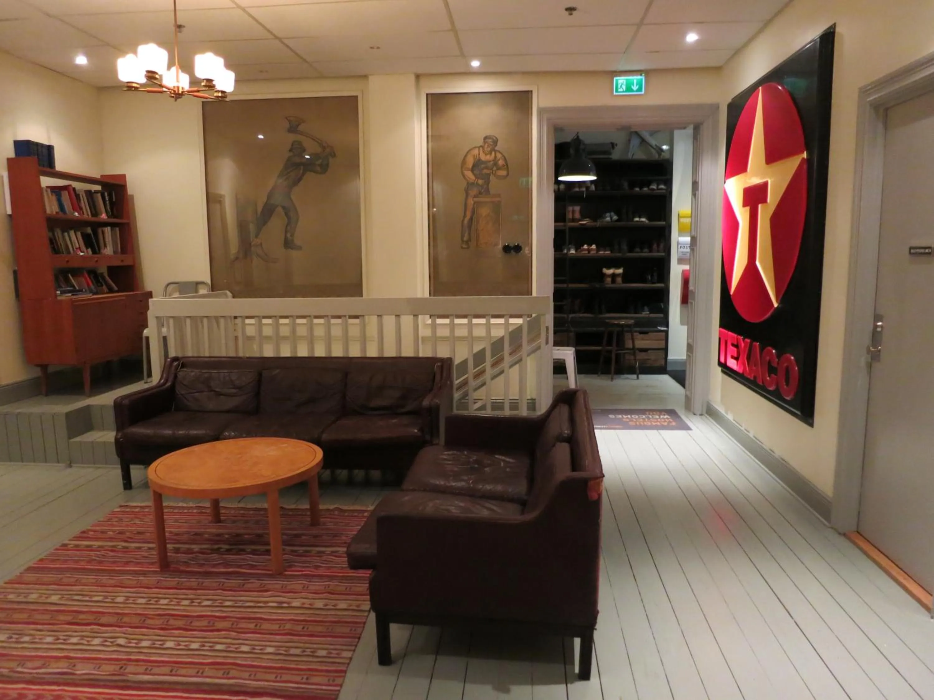 Communal lounge/ TV room in City Backpackers Hostel