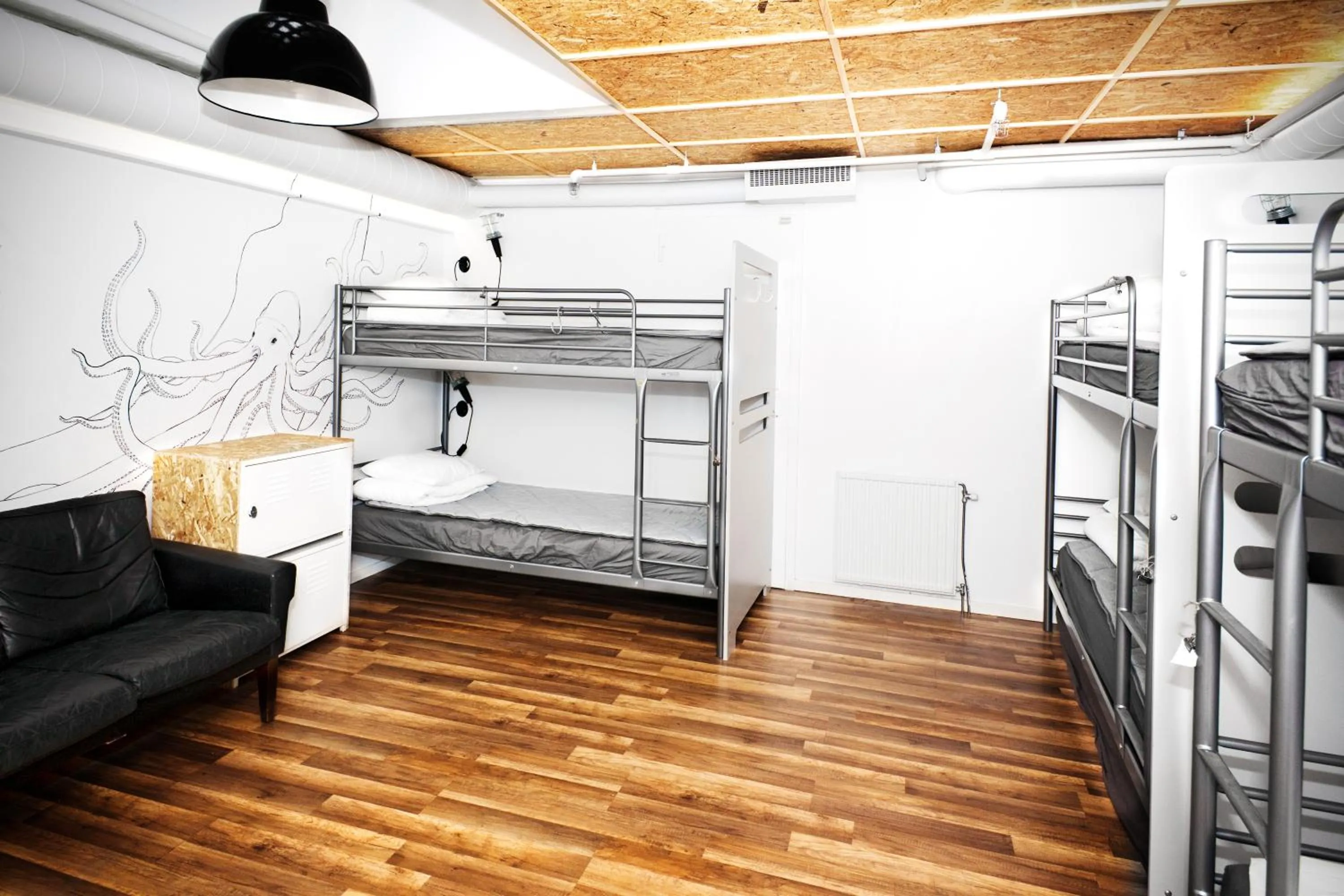 Bedroom, Bed in City Backpackers Hostel