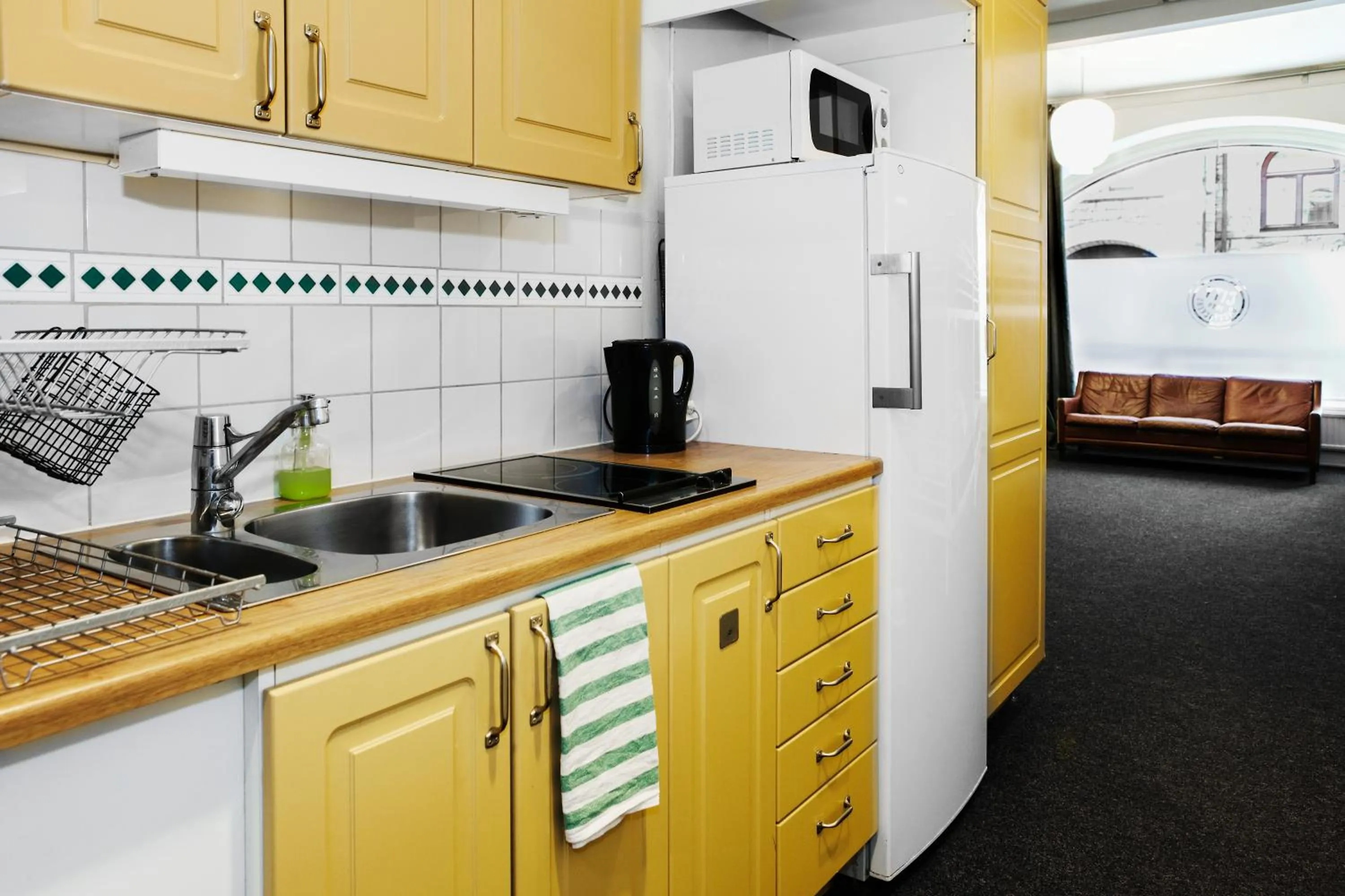 Kitchen or kitchenette in City Backpackers Hostel