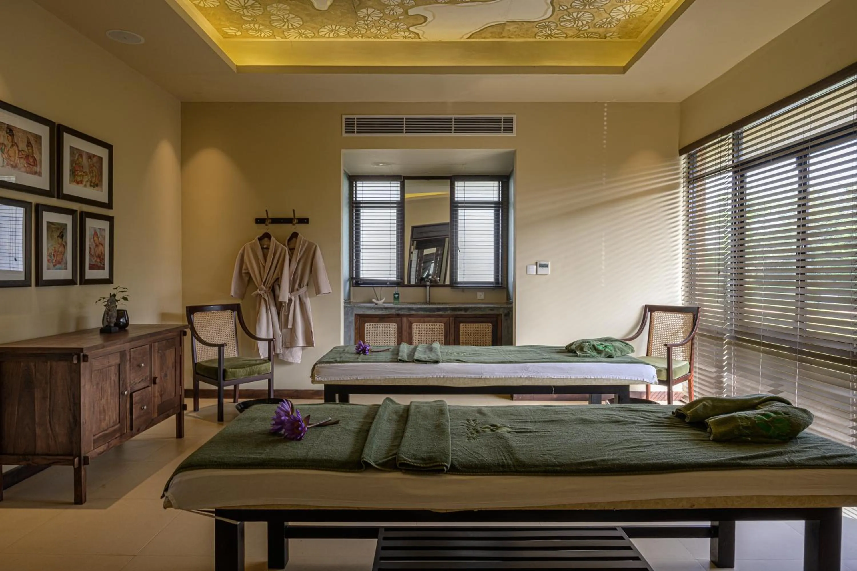 Massage, Bed in Water Garden Sigiriya