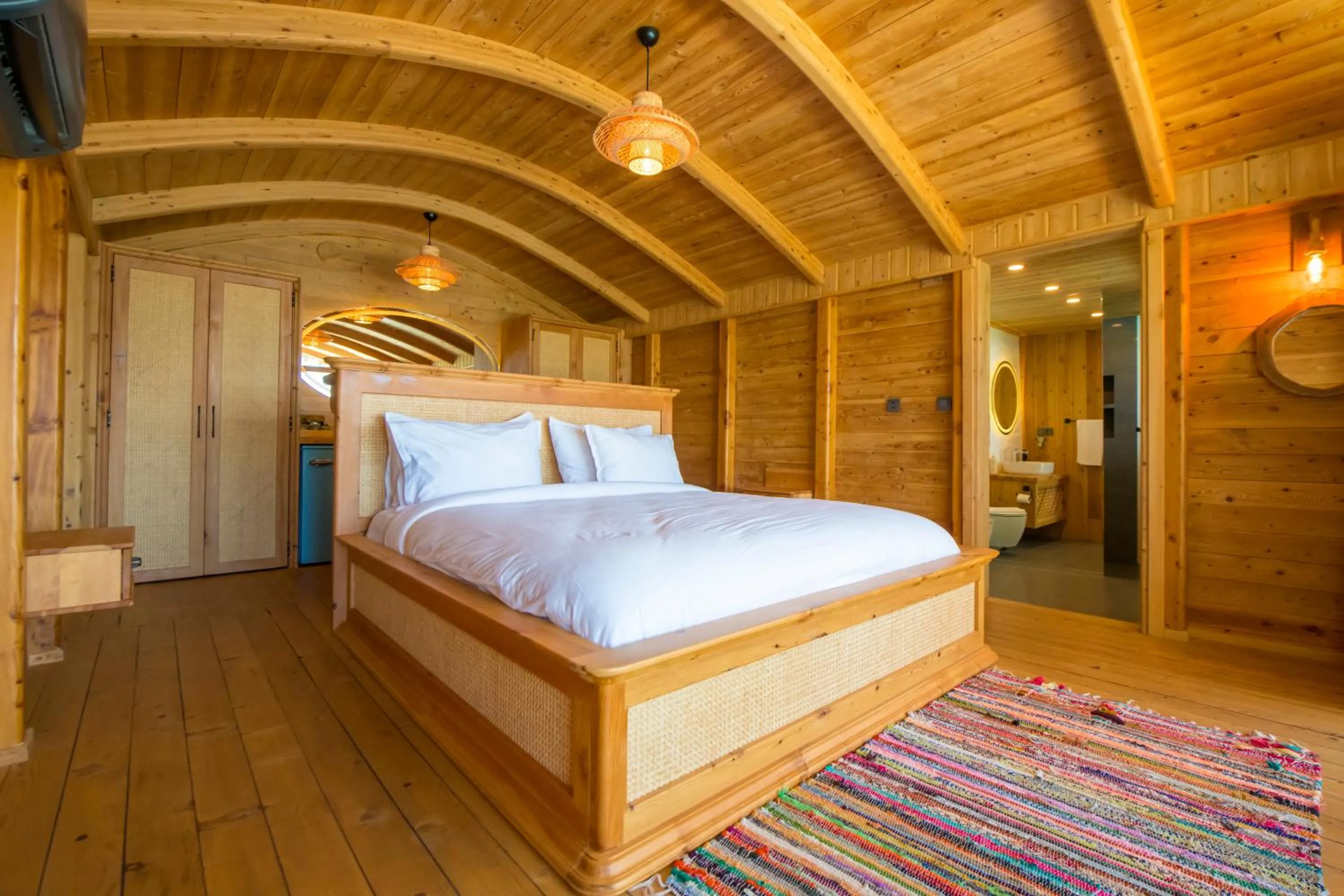 Photo of the whole room, Bed in Seaview Faralya