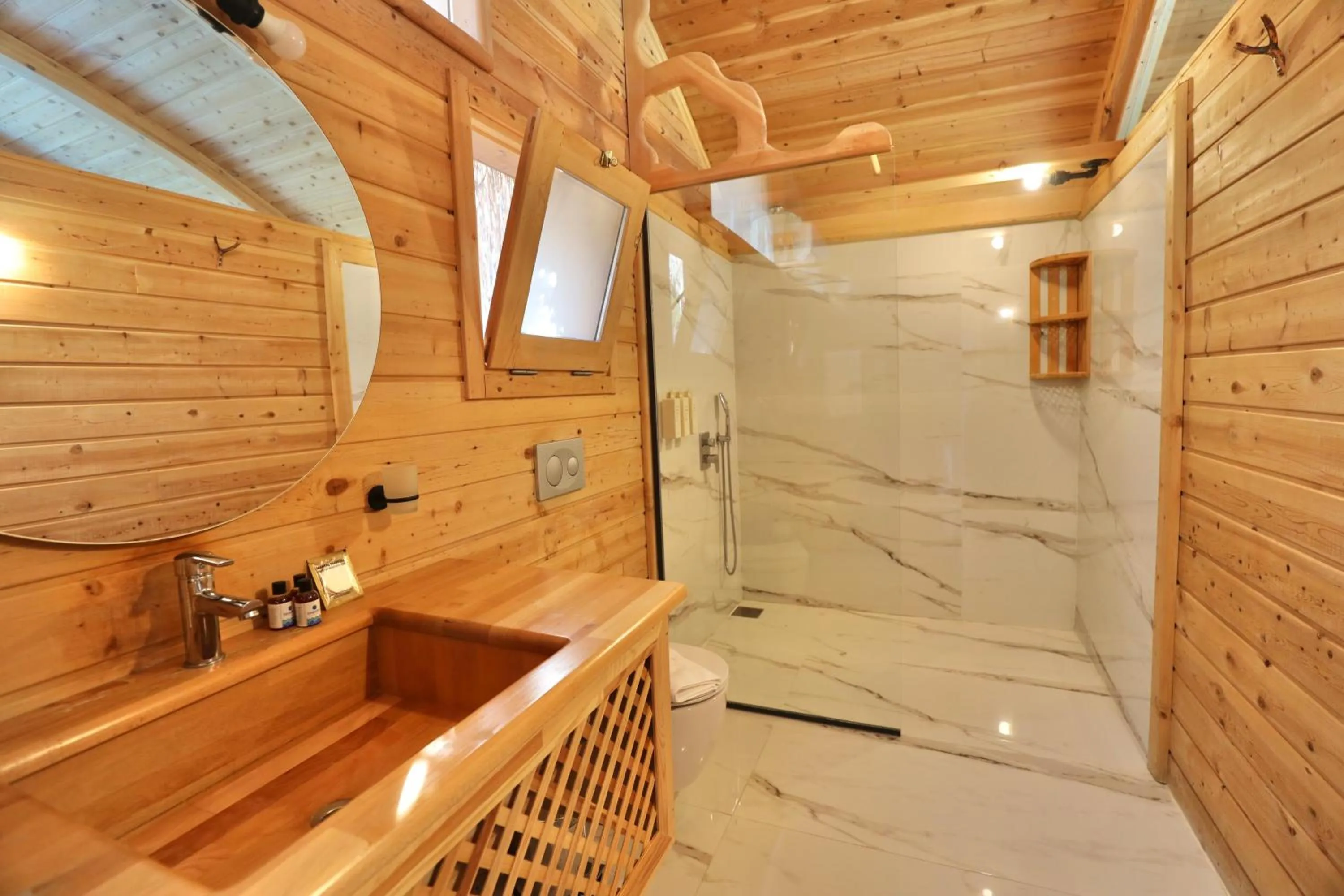 Shower in Seaview Faralya