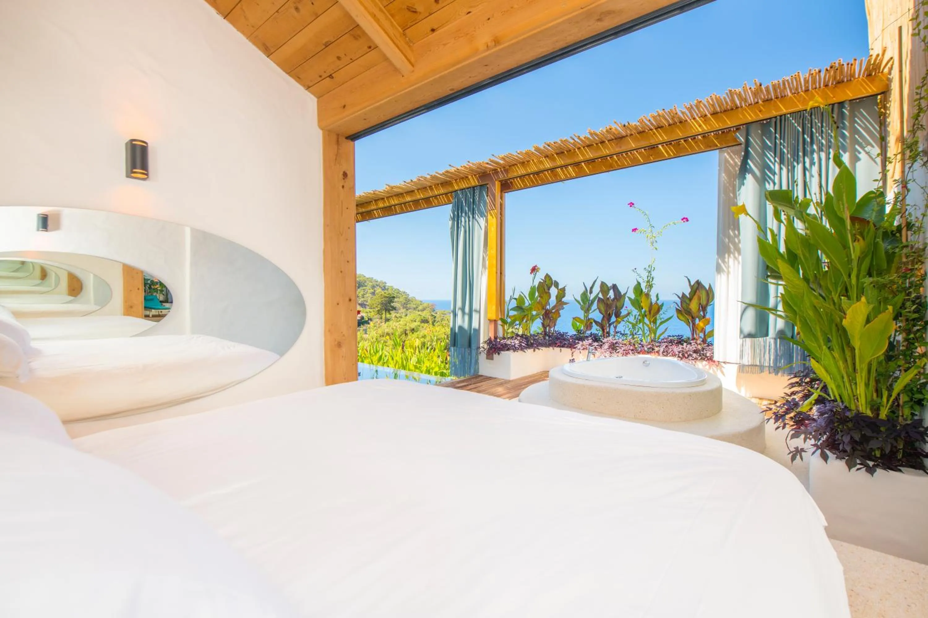 Bed in Seaview Faralya