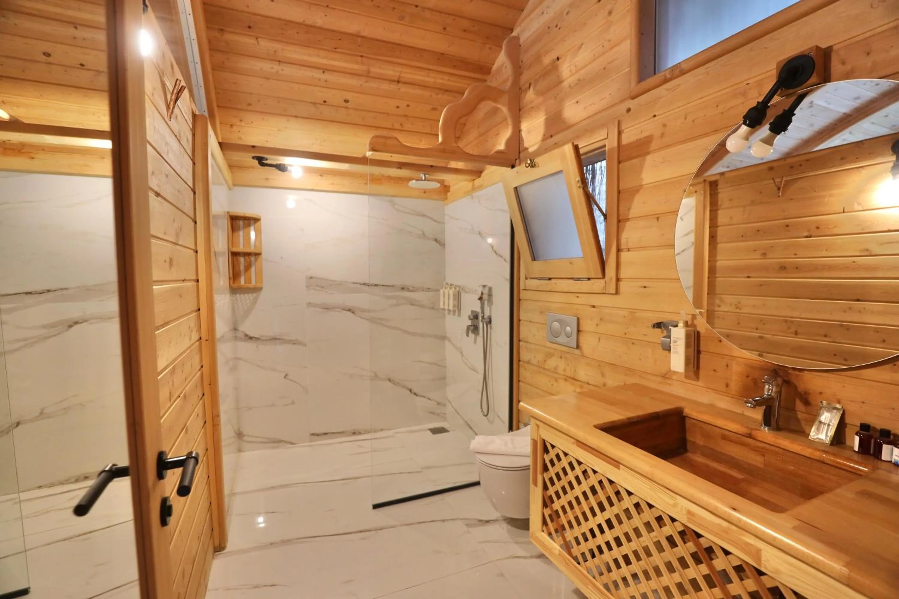 Shower in Seaview Faralya