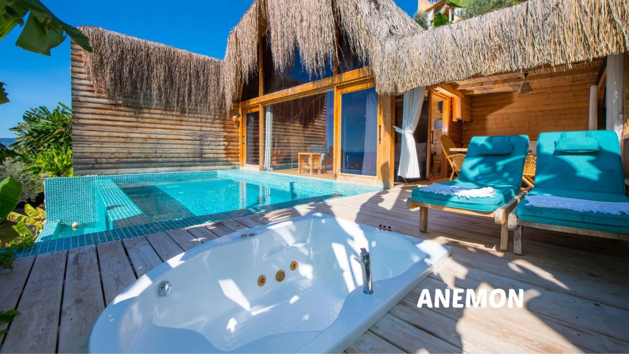 Photo of the whole room in Seaview Faralya