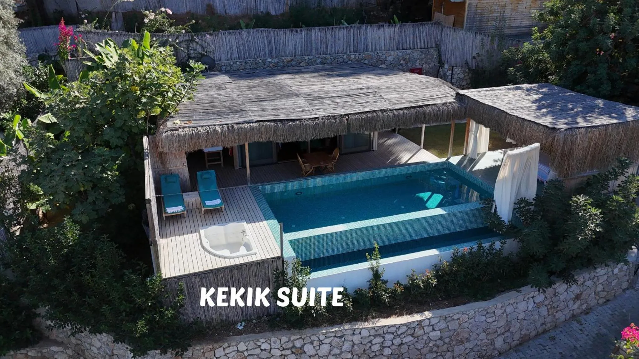 Photo of the whole room in Seaview Faralya