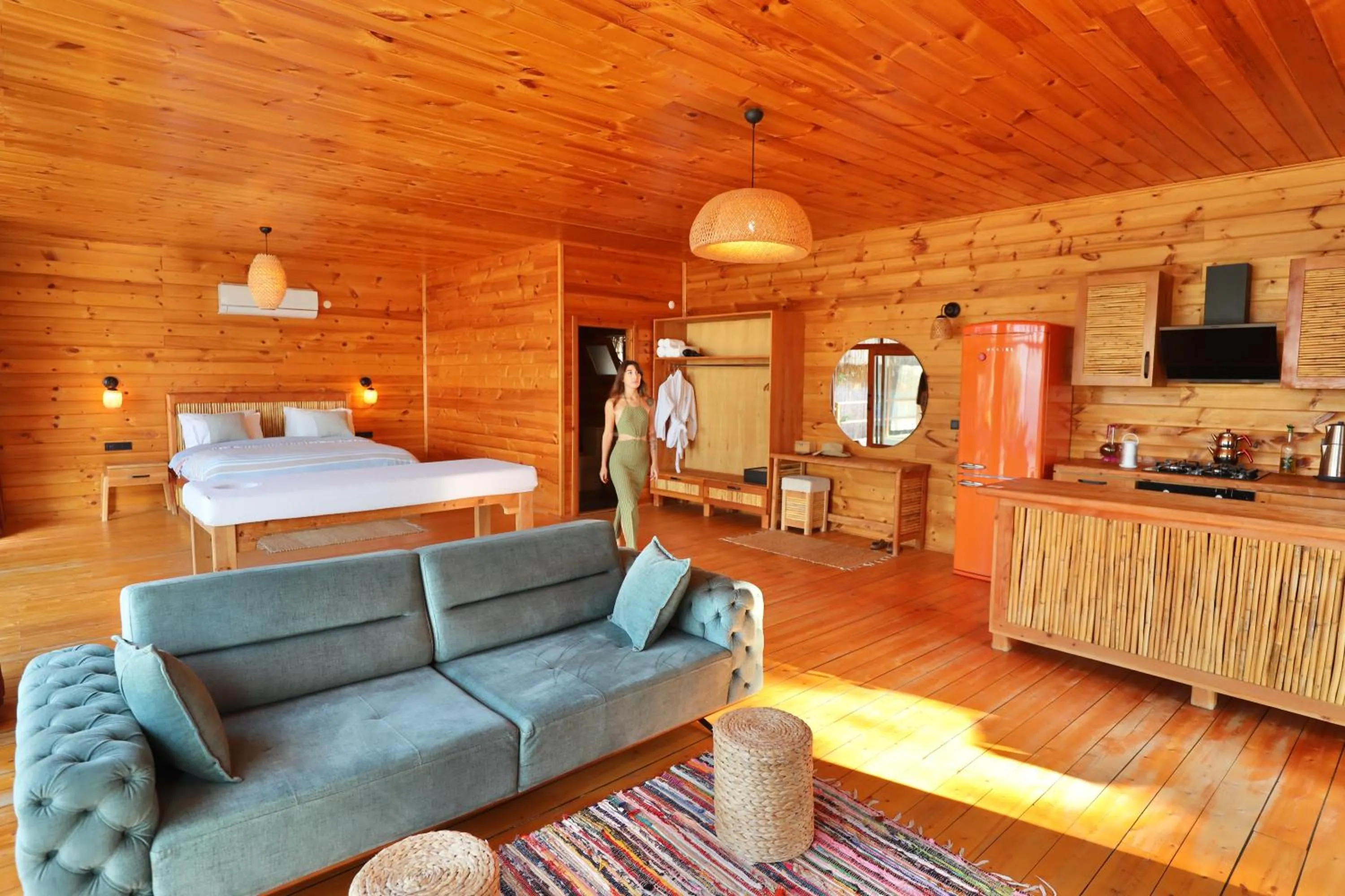 Photo of the whole room, Bed in Seaview Faralya