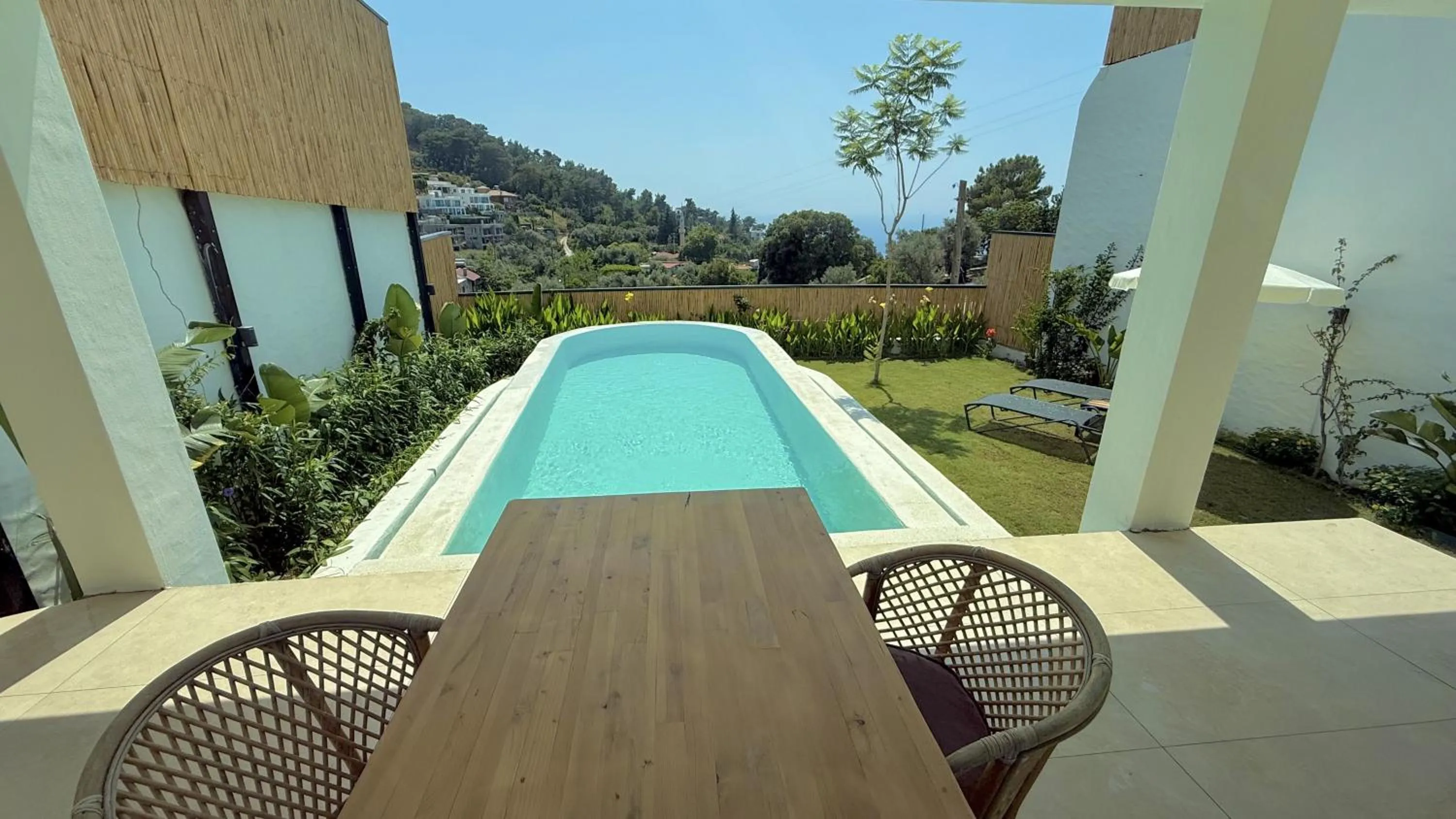 Swimming pool in Seaview Faralya