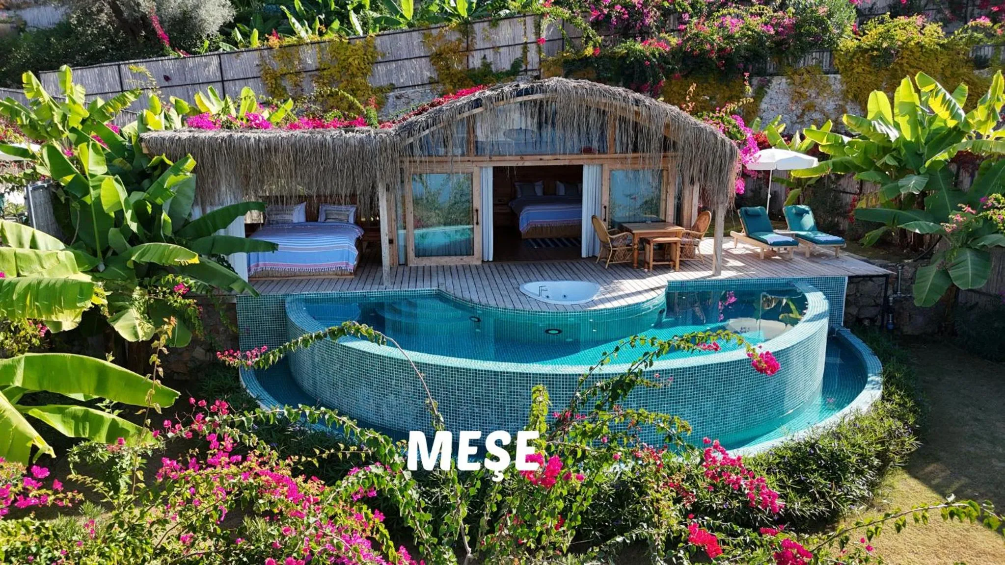 Photo of the whole room in Seaview Faralya