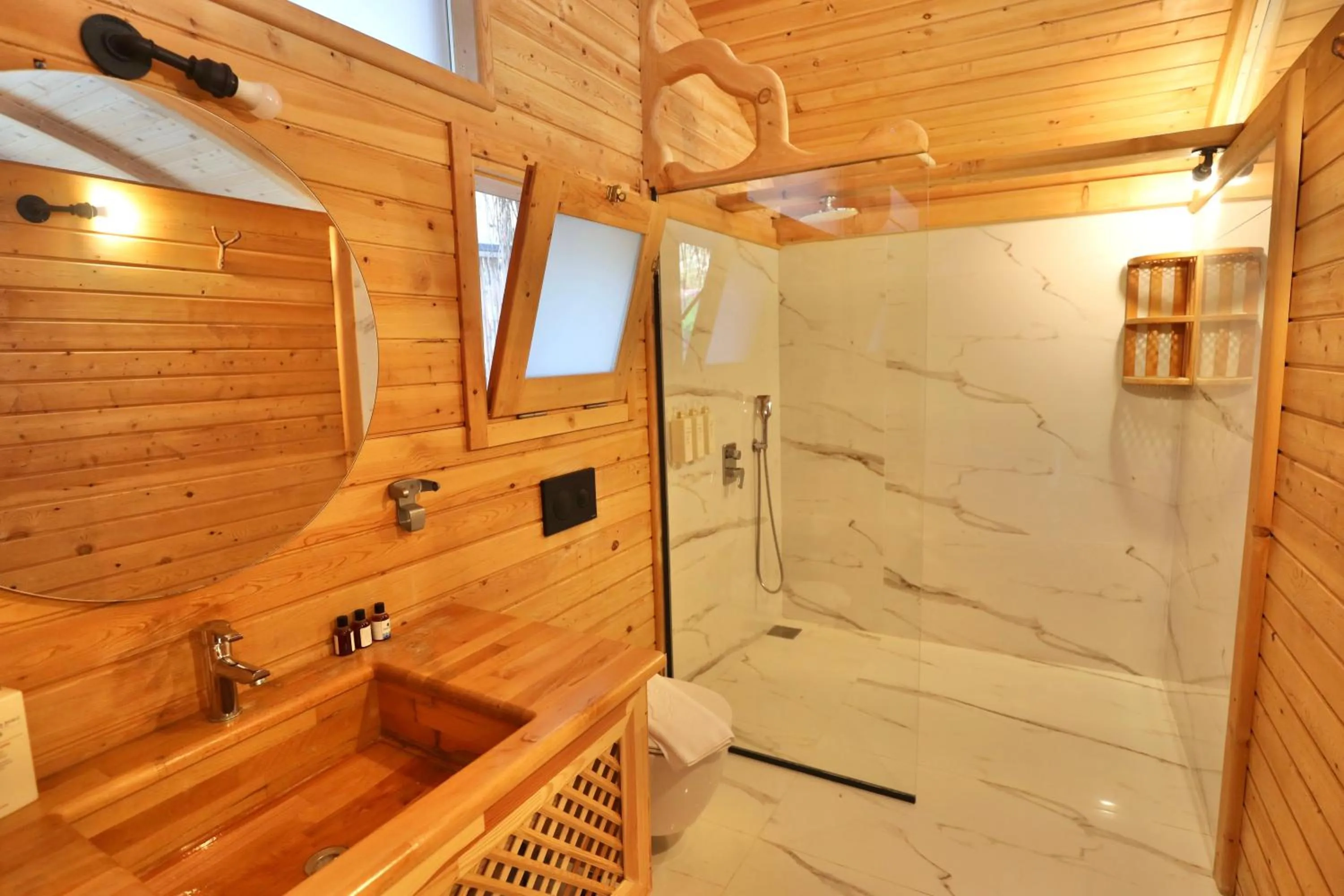 Shower in Seaview Faralya