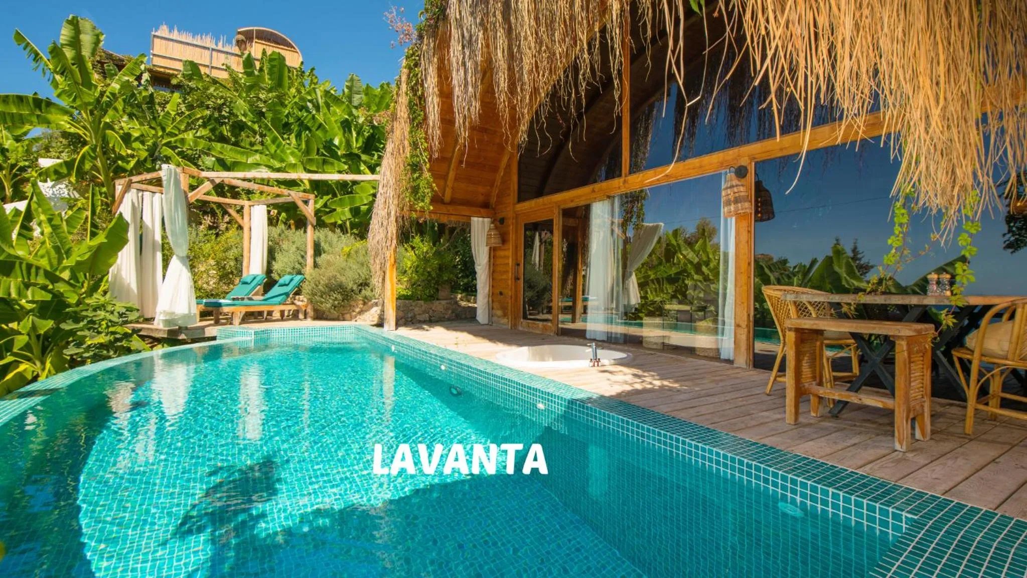 Photo of the whole room in Seaview Faralya