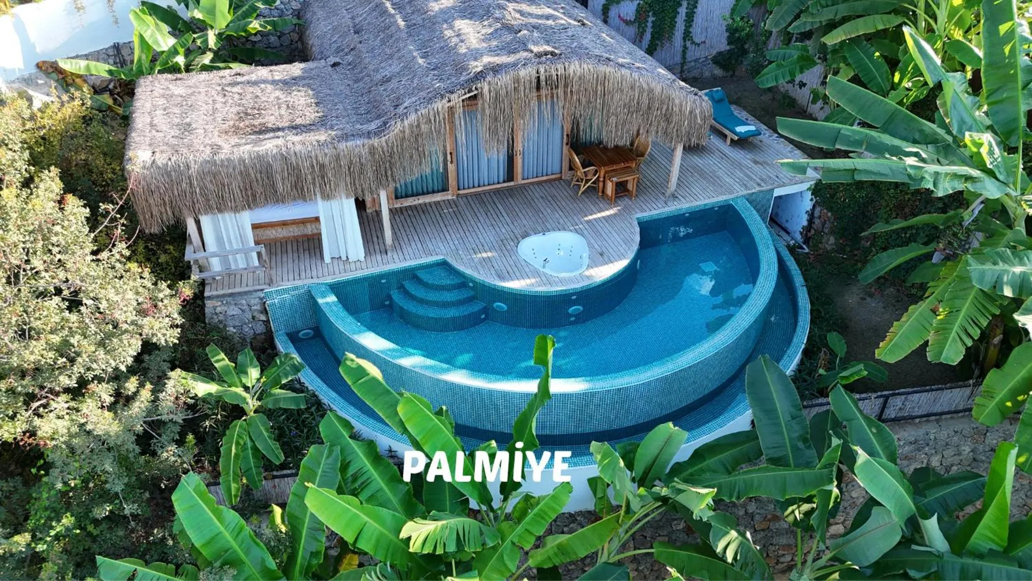 Photo of the whole room in Seaview Faralya