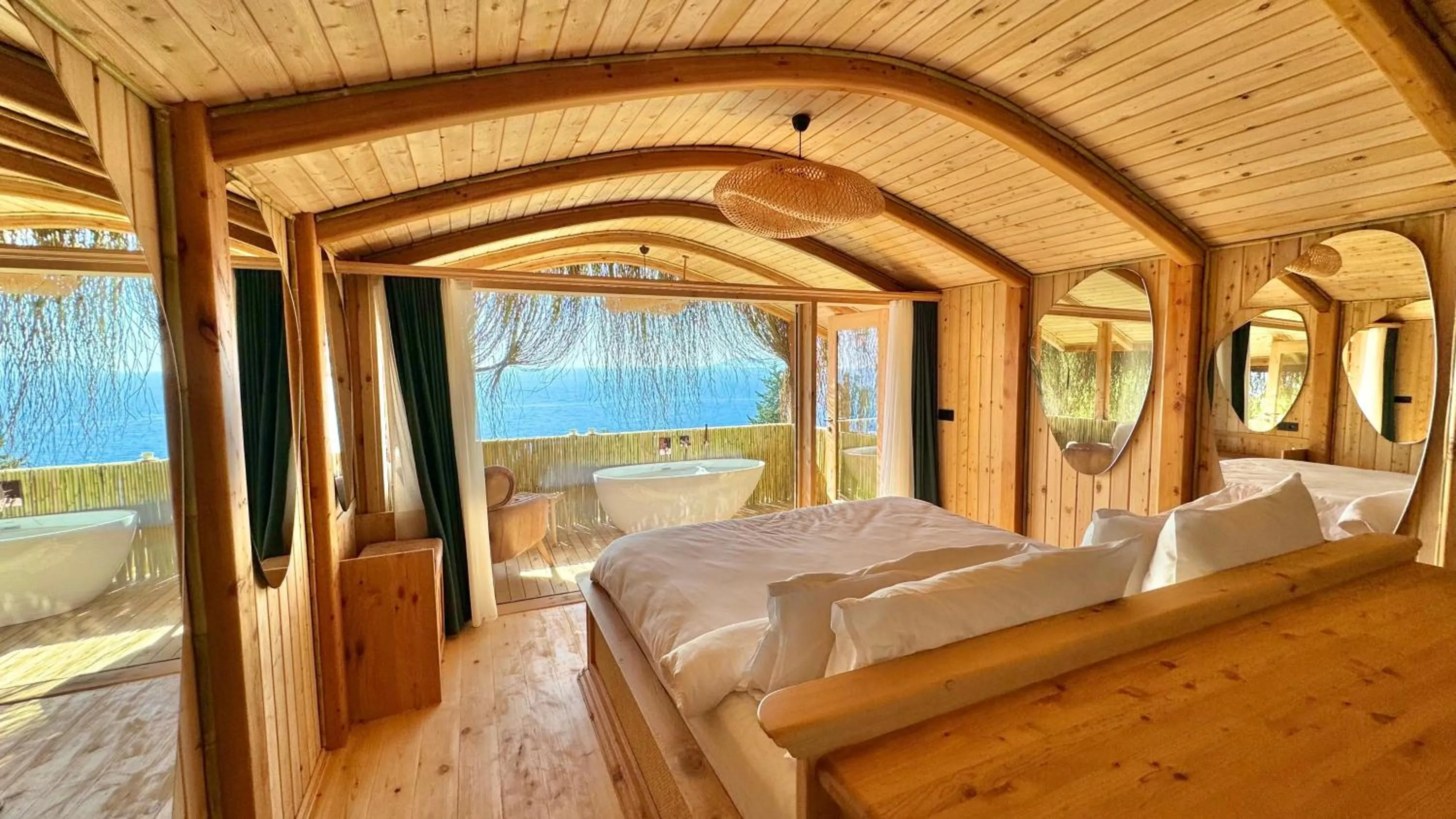 Sea view, Bed in Seaview Faralya