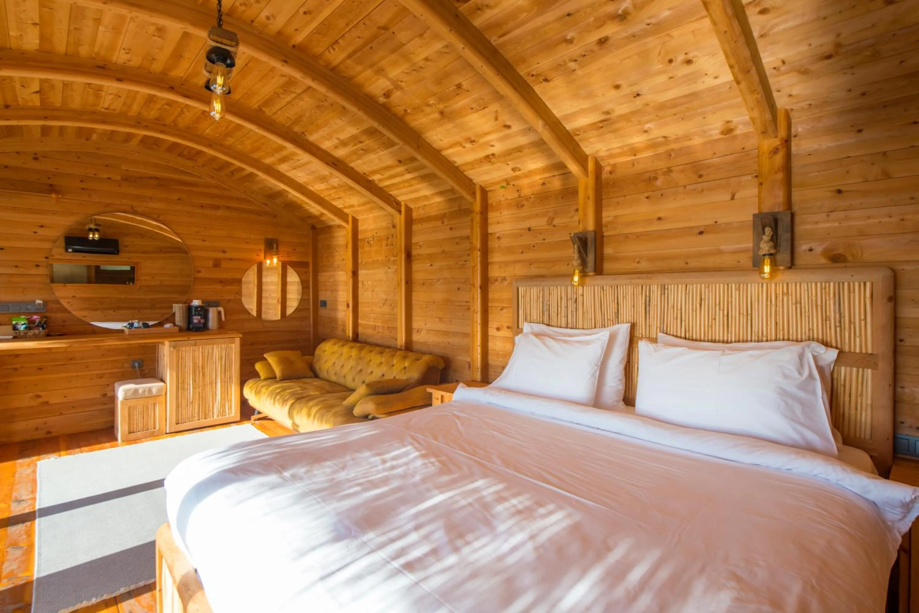 Photo of the whole room, Bed in Seaview Faralya