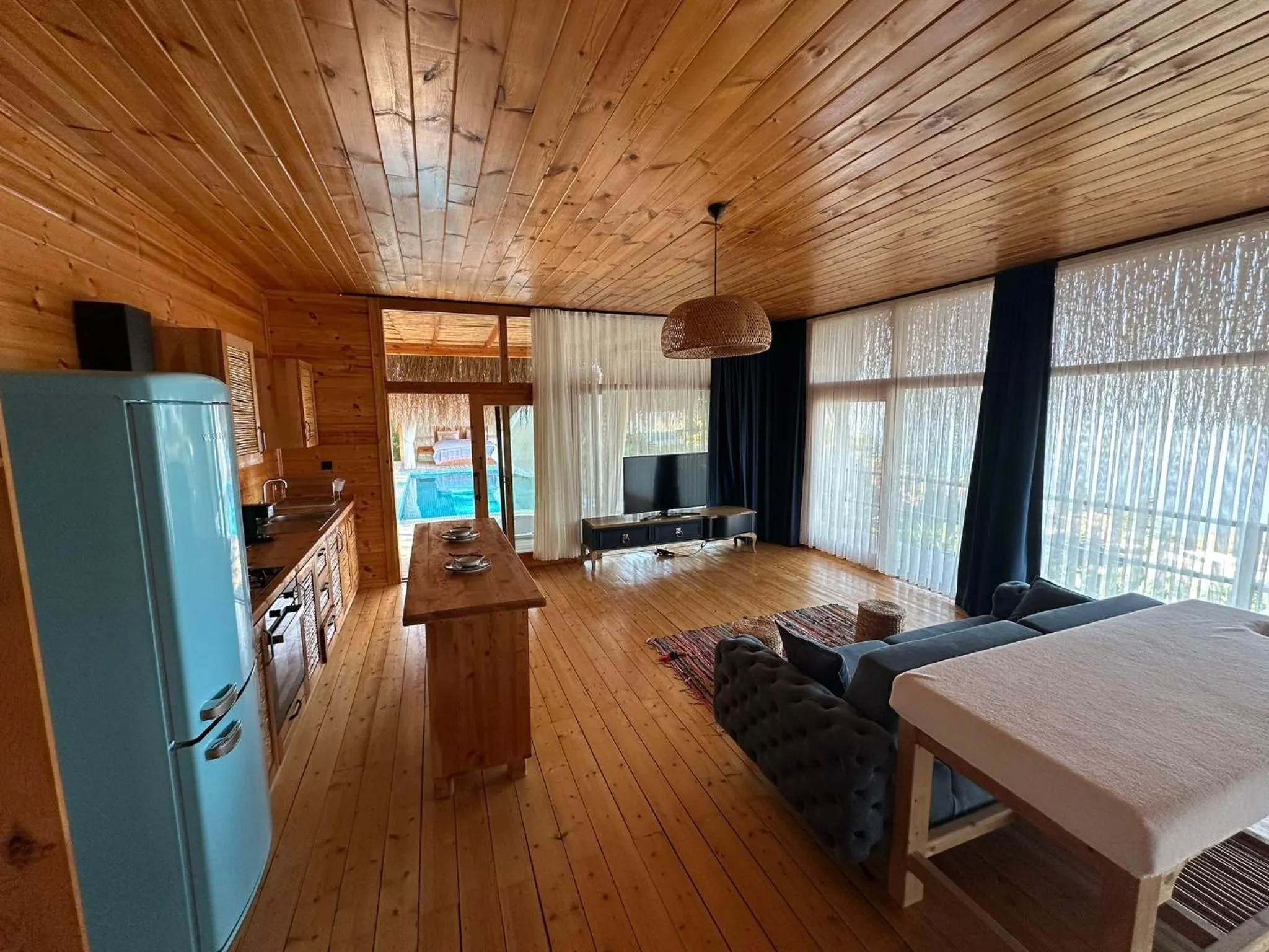 Photo of the whole room in Seaview Faralya