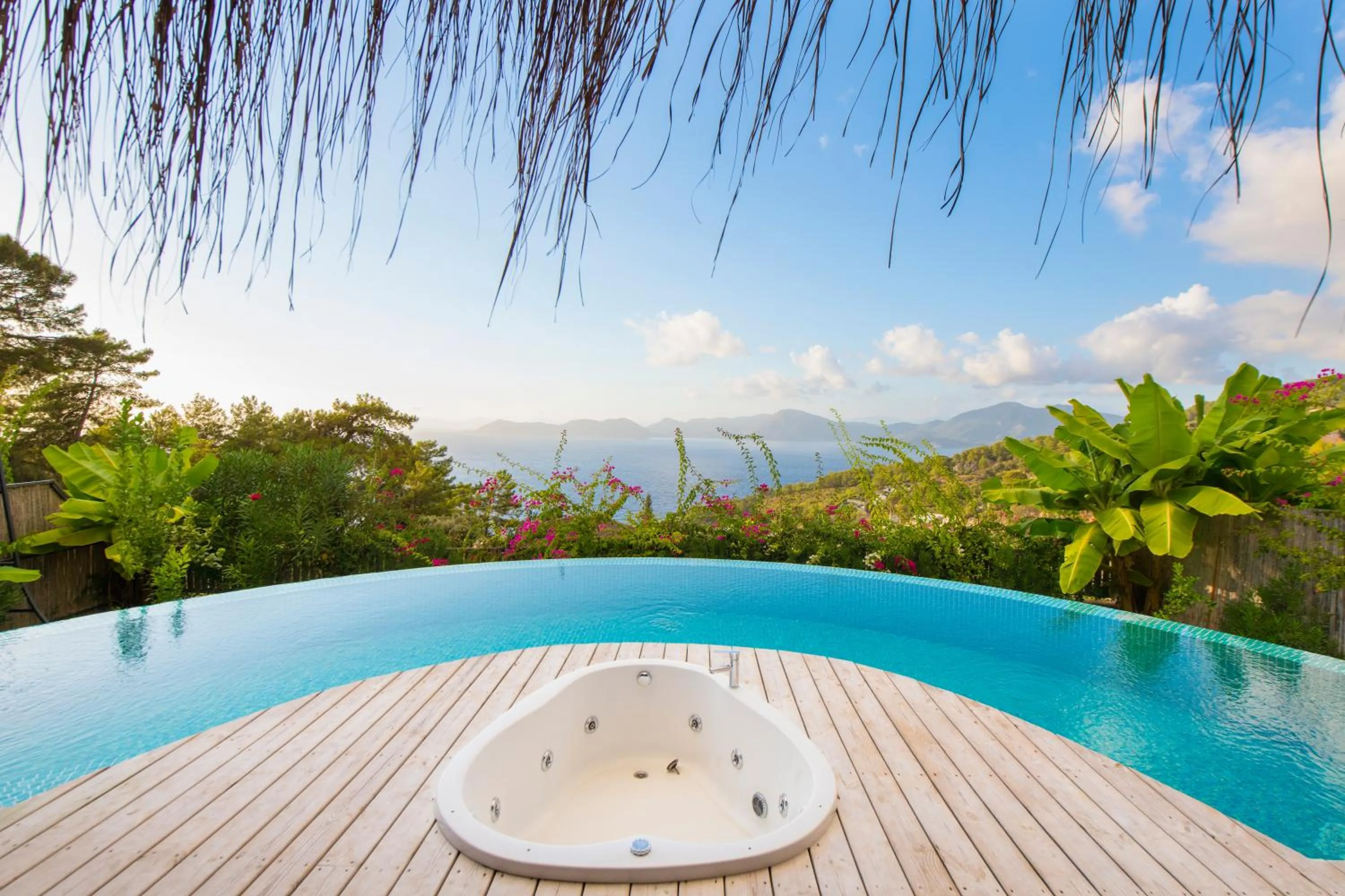 Swimming pool in Seaview Faralya