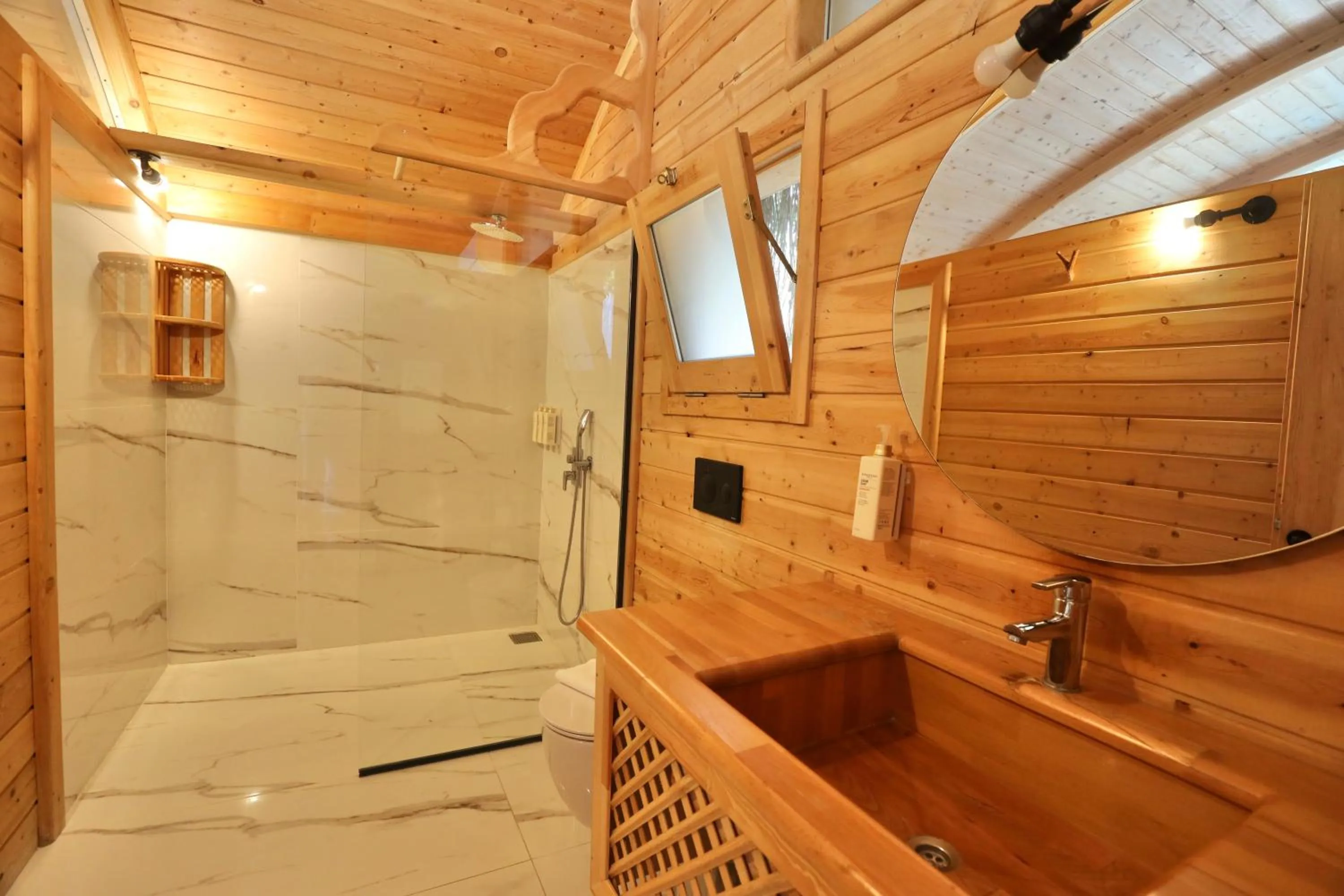 Shower in Seaview Faralya