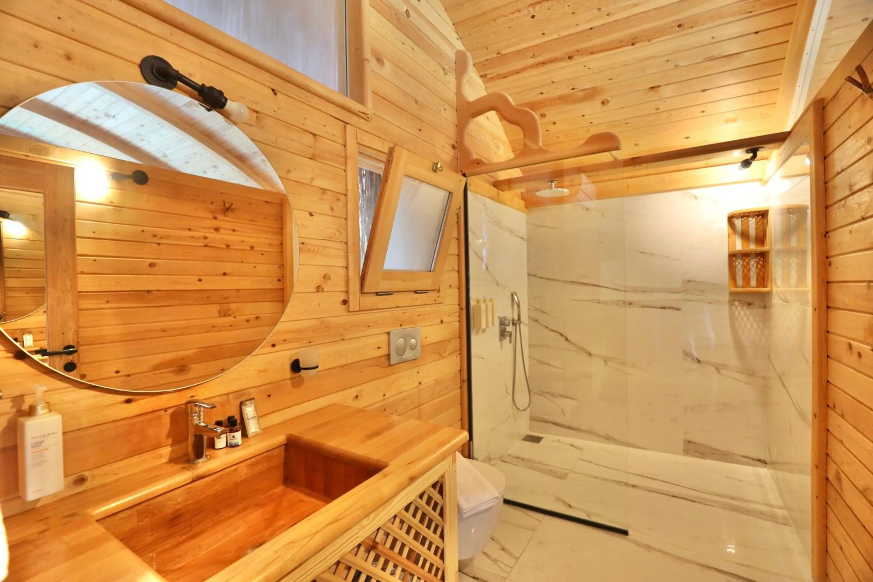 Shower in Seaview Faralya