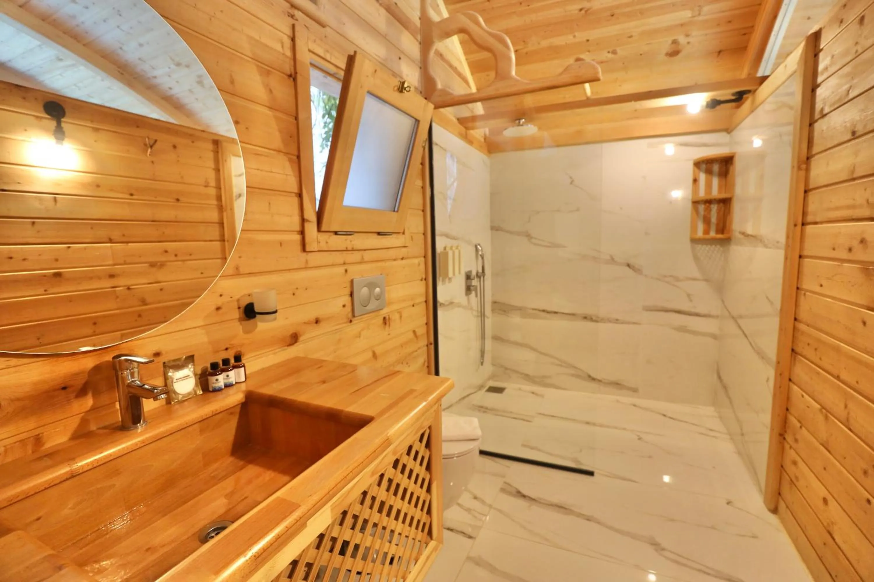 Shower in Seaview Faralya