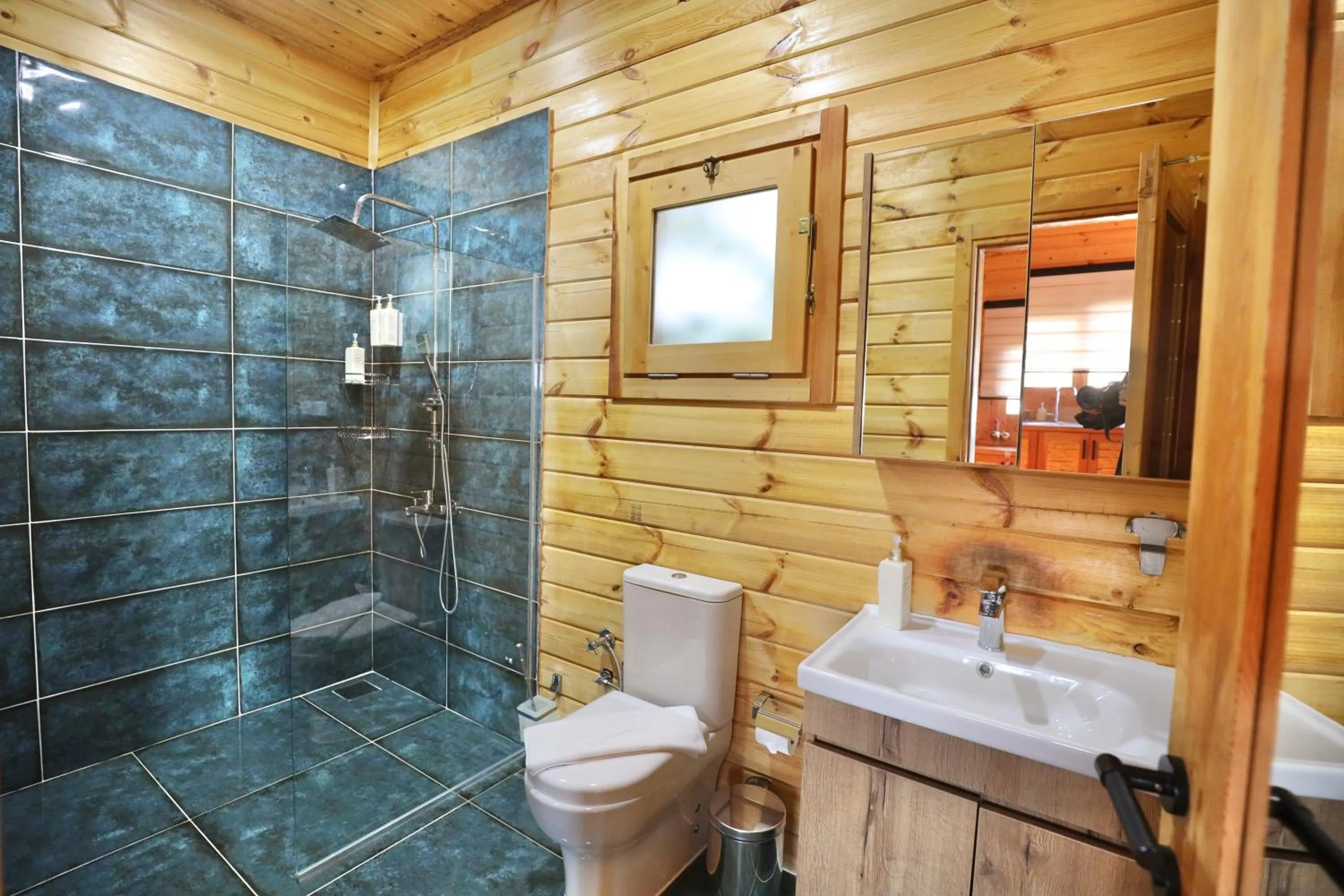 Shower in Seaview Faralya