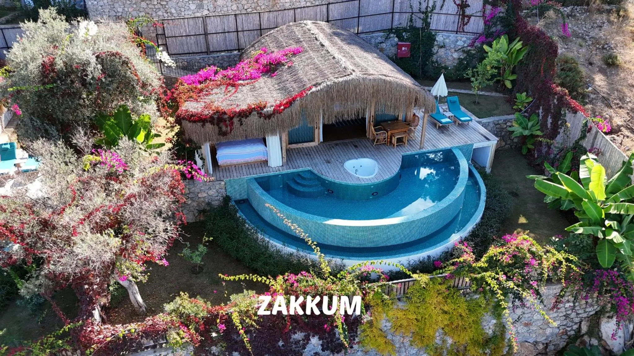 Photo of the whole room in Seaview Faralya