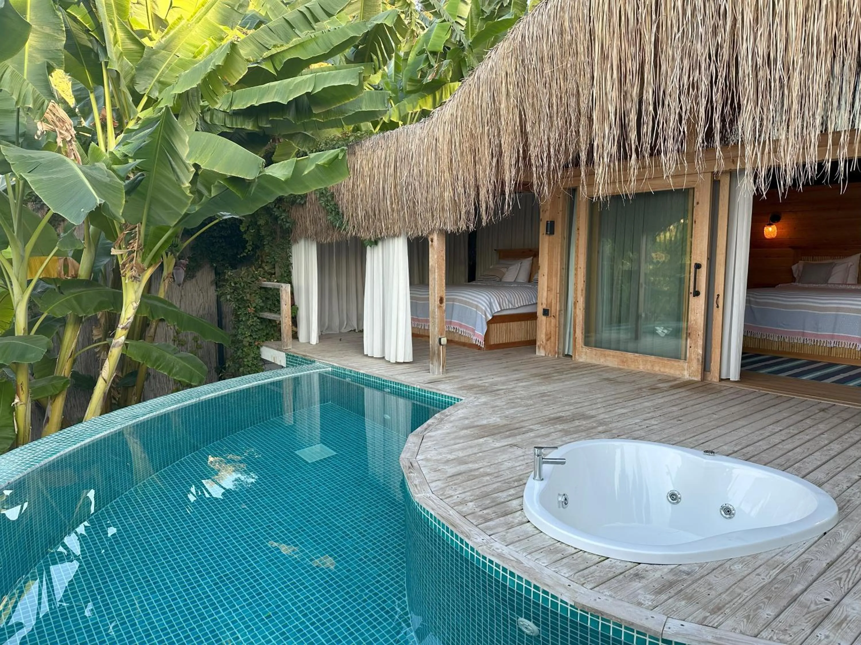 Swimming pool in Seaview Faralya