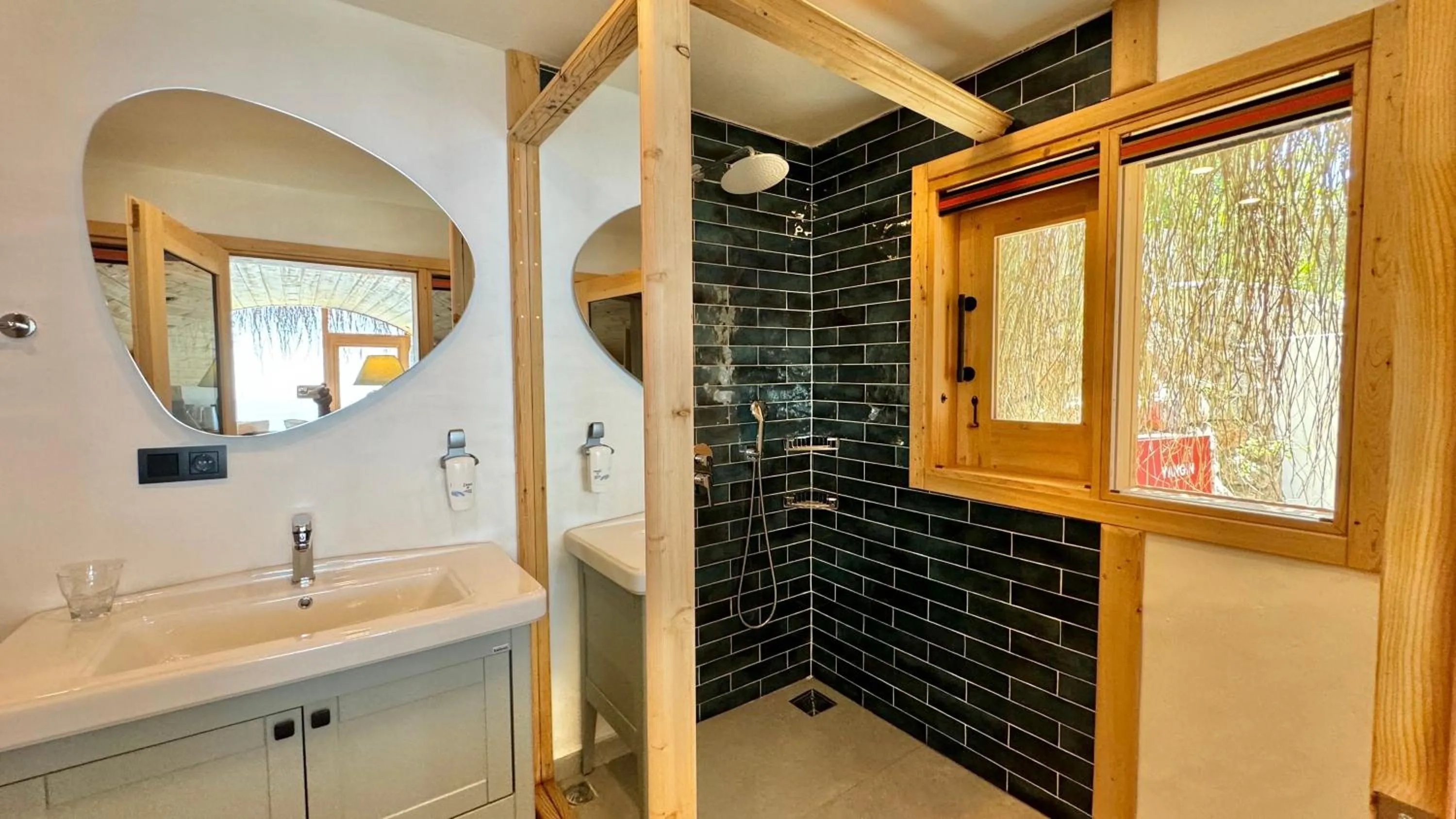 Shower in Seaview Faralya