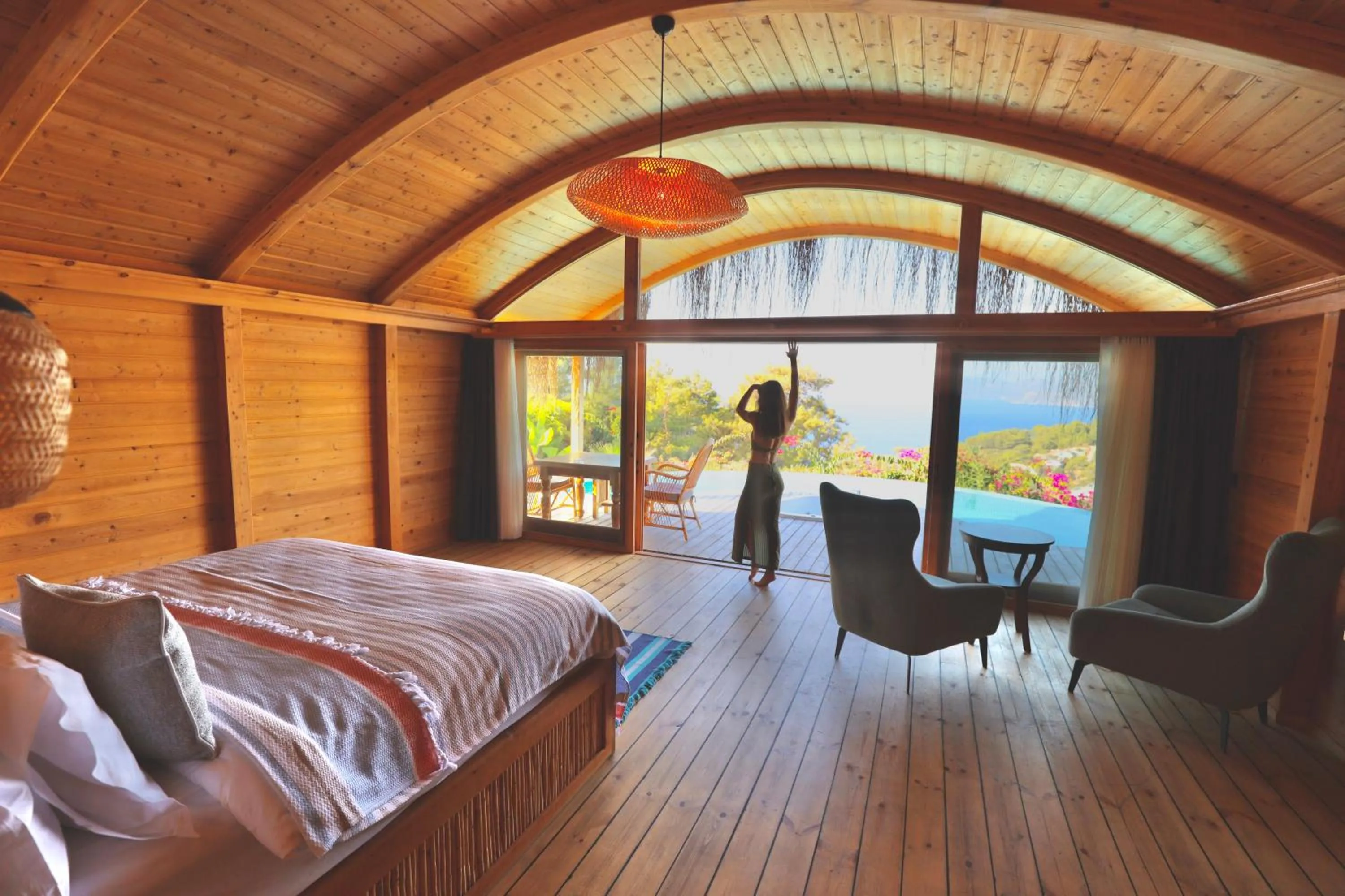 Photo of the whole room, Bed in Seaview Faralya