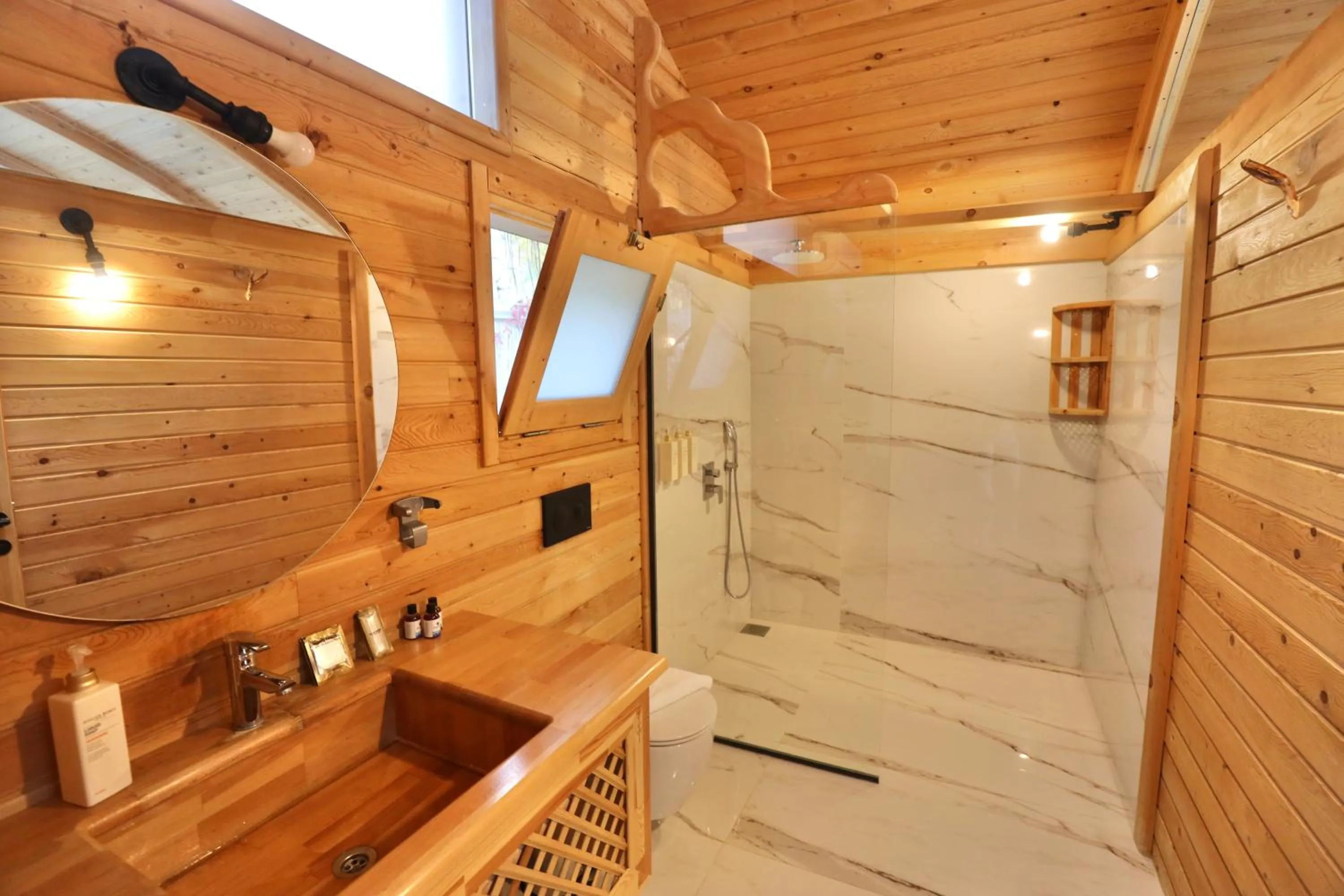 Shower in Seaview Faralya