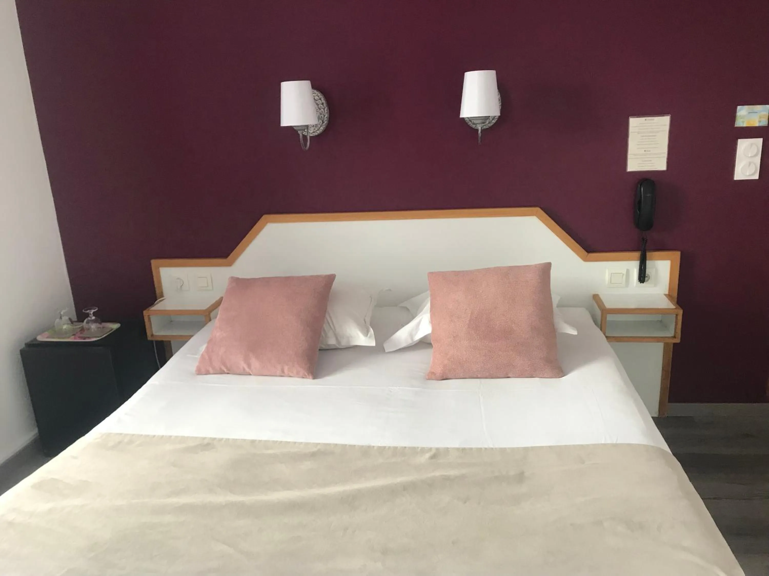 Bedroom, Bed in Fifi Moulin