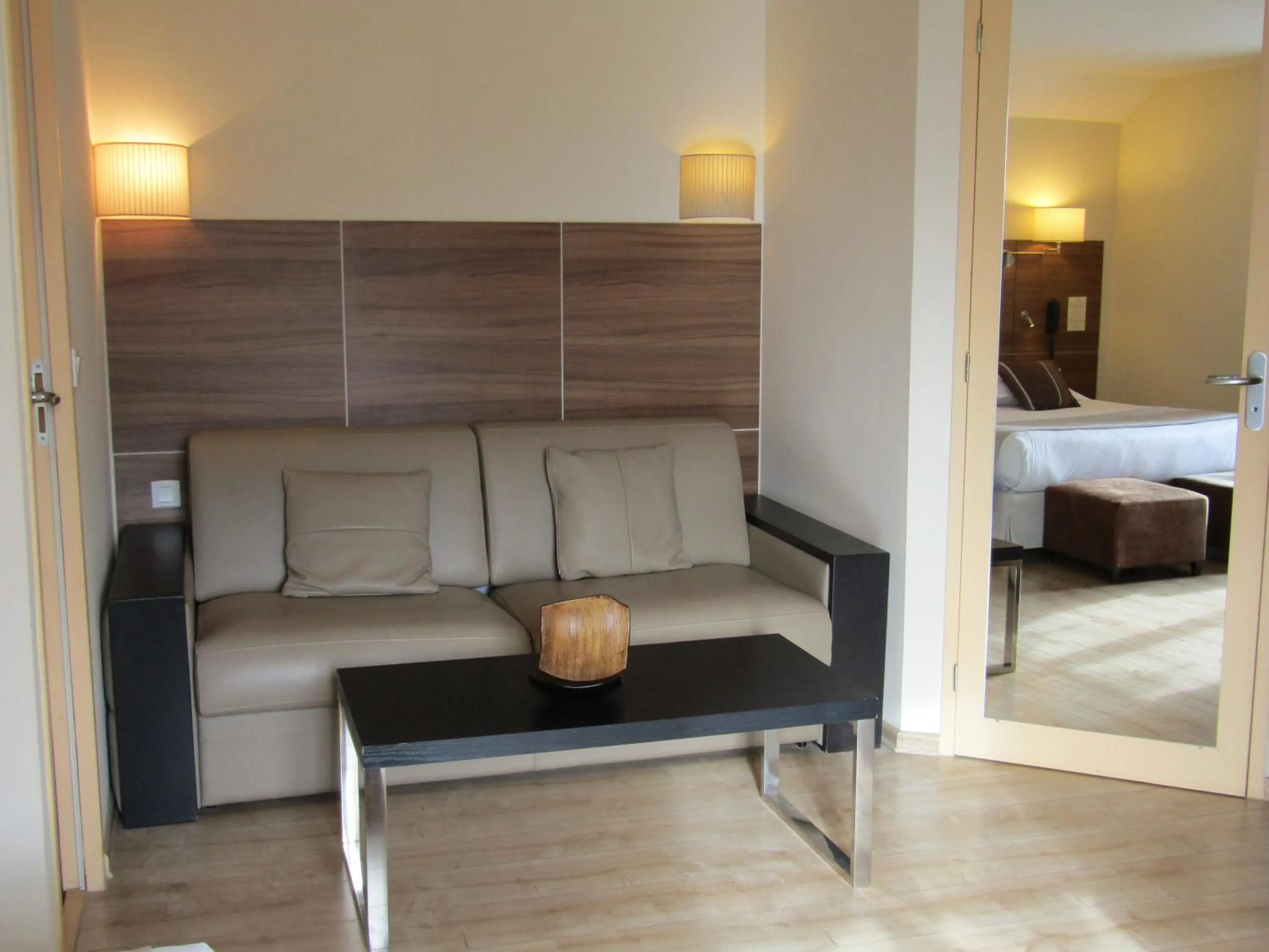 Living room, Bed in Fifi Moulin